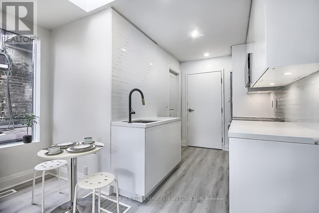 












SECOND FLOOR BACK UNIT - 415 DUNDAS STREET E

,
Toronto,




Ontario
M5A2A9


