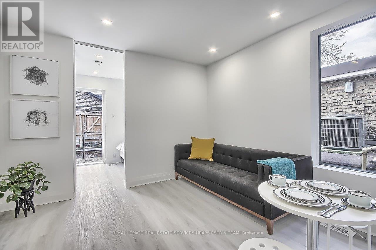 












SECOND FLOOR BACK UNIT - 415 DUNDAS STREET E

,
Toronto,




Ontario
M5A2A9

