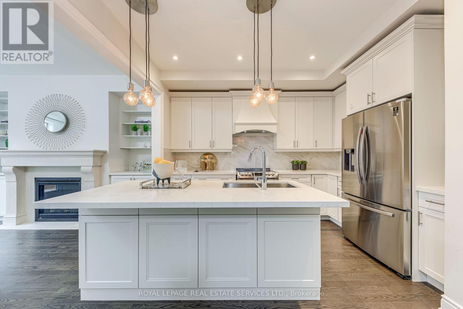 












3234 POST ROAD

,
Oakville,




Ontario
L6H7C5


