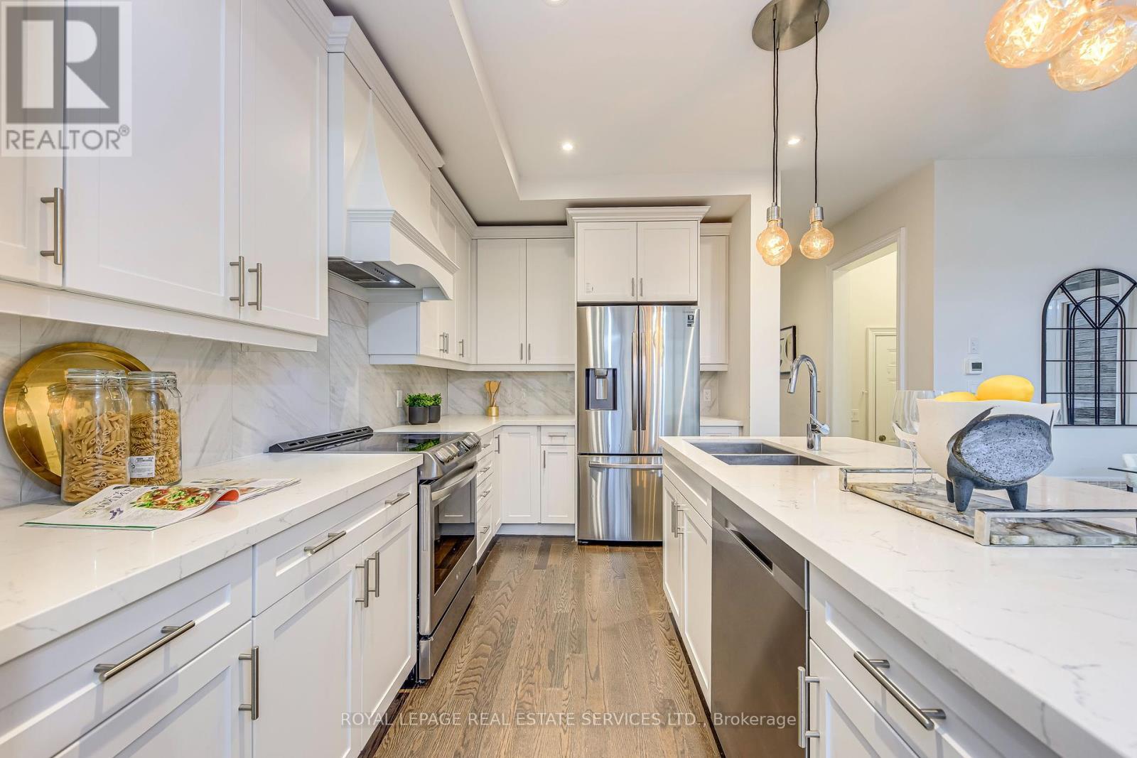












3234 POST ROAD

,
Oakville,




Ontario
L6H7C5

