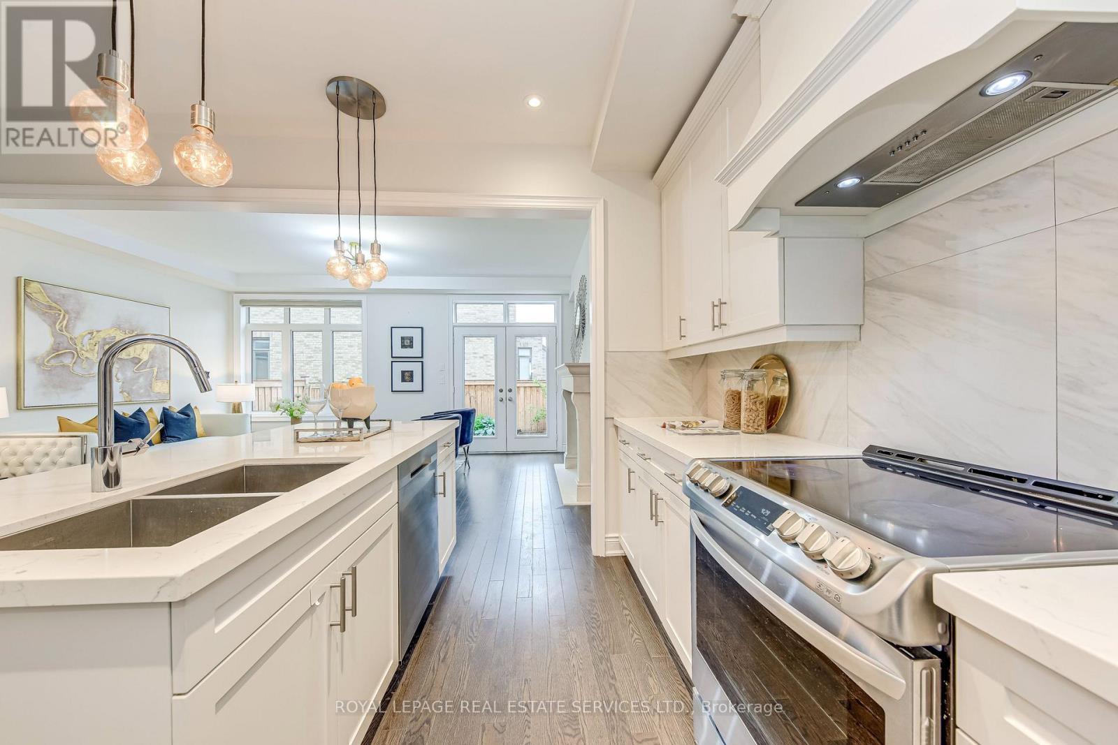 












3234 POST ROAD

,
Oakville,




Ontario
L6H7C5

