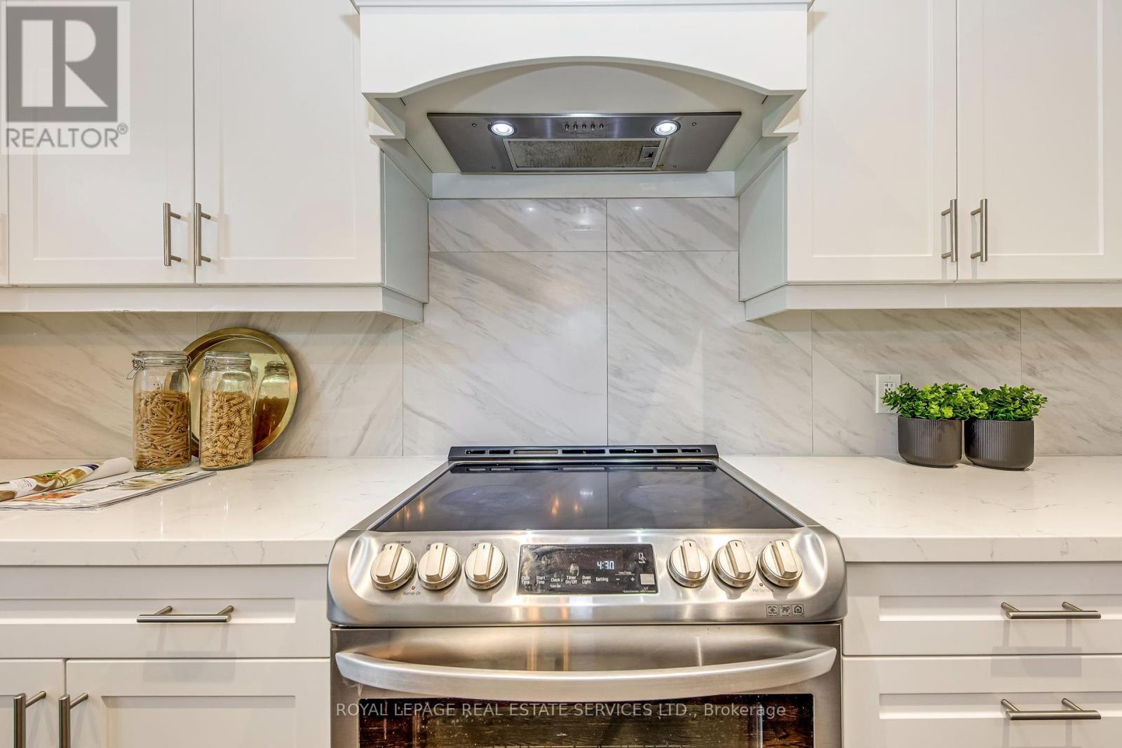 












3234 POST ROAD

,
Oakville,




Ontario
L6H7C5

