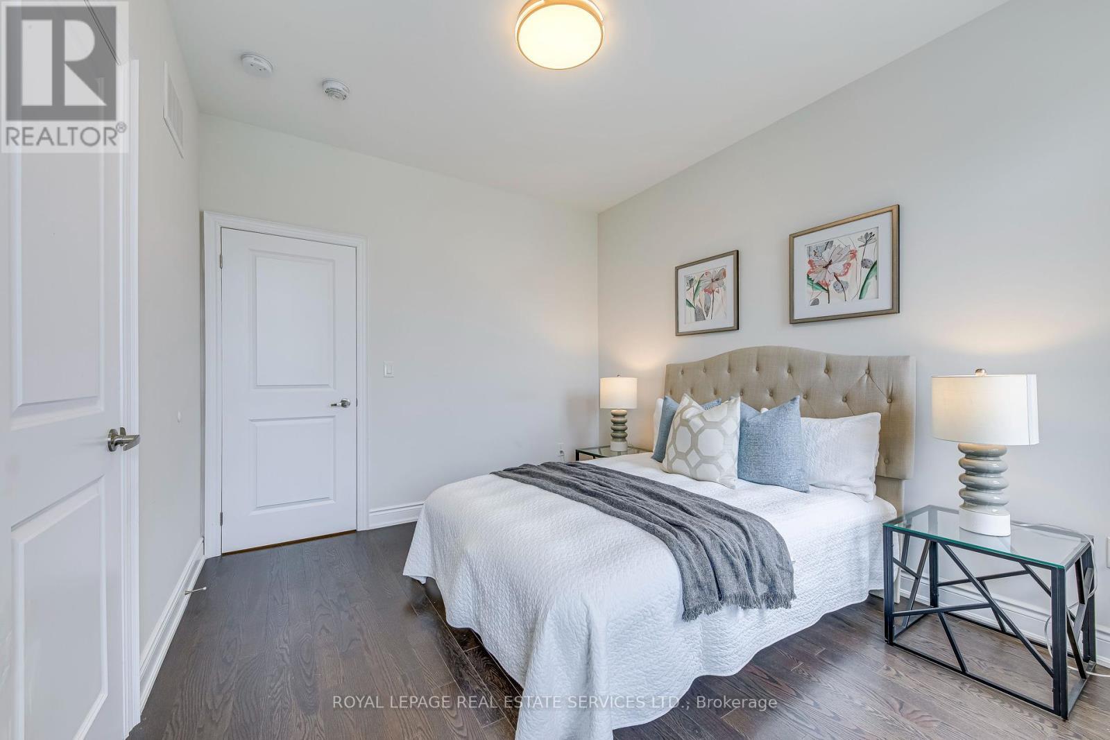












3234 POST ROAD

,
Oakville,




Ontario
L6H7C5

