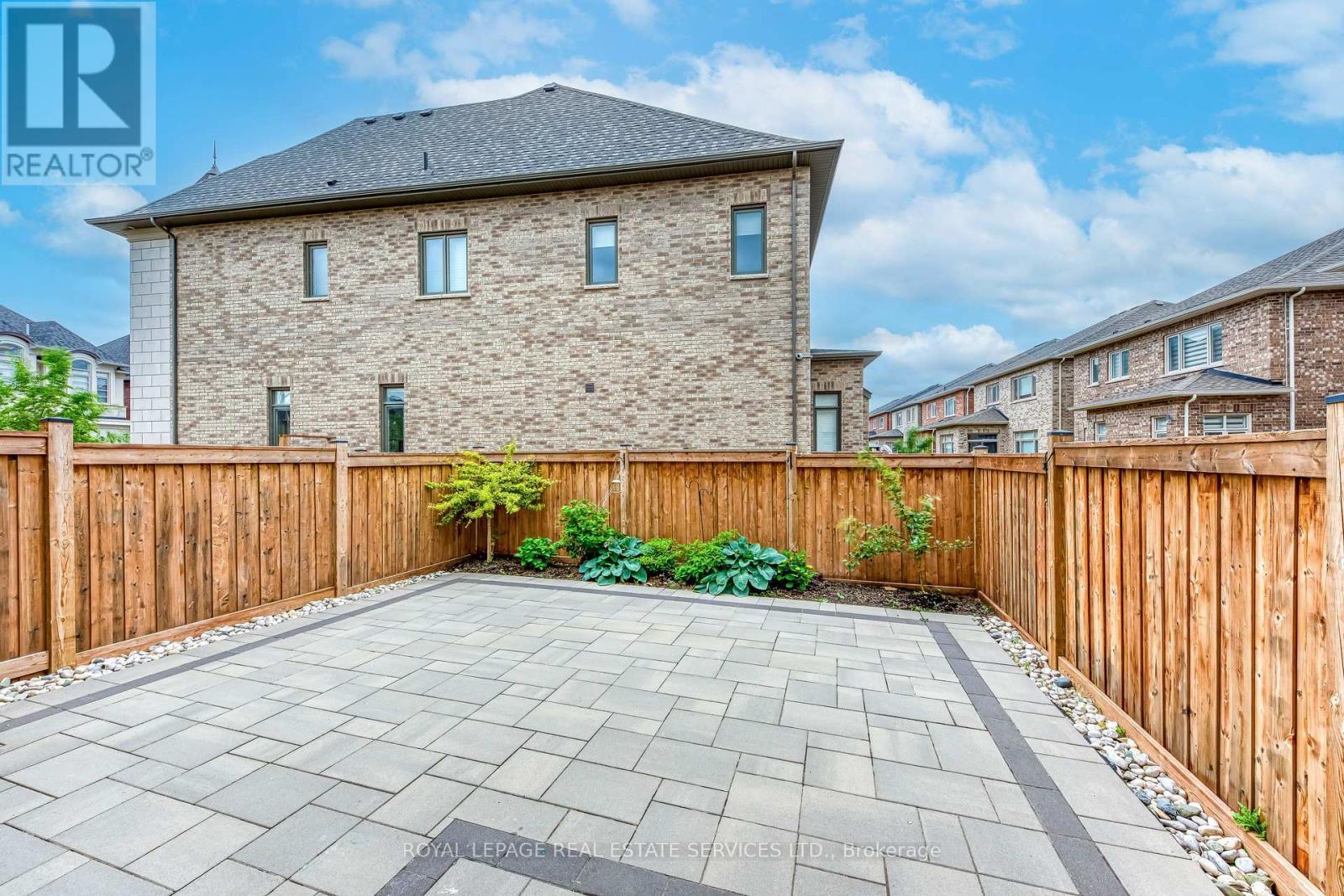












3234 POST ROAD

,
Oakville,




Ontario
L6H7C5

