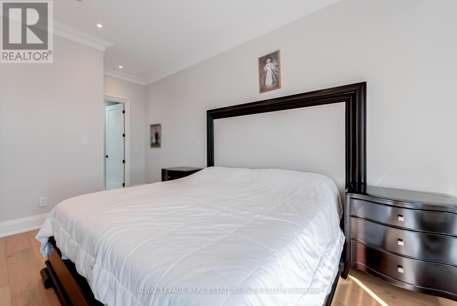 












2508 - 2045 LAKE SHORE BOULEVARD W

,
Toronto,




Ontario
M8V2Z6

