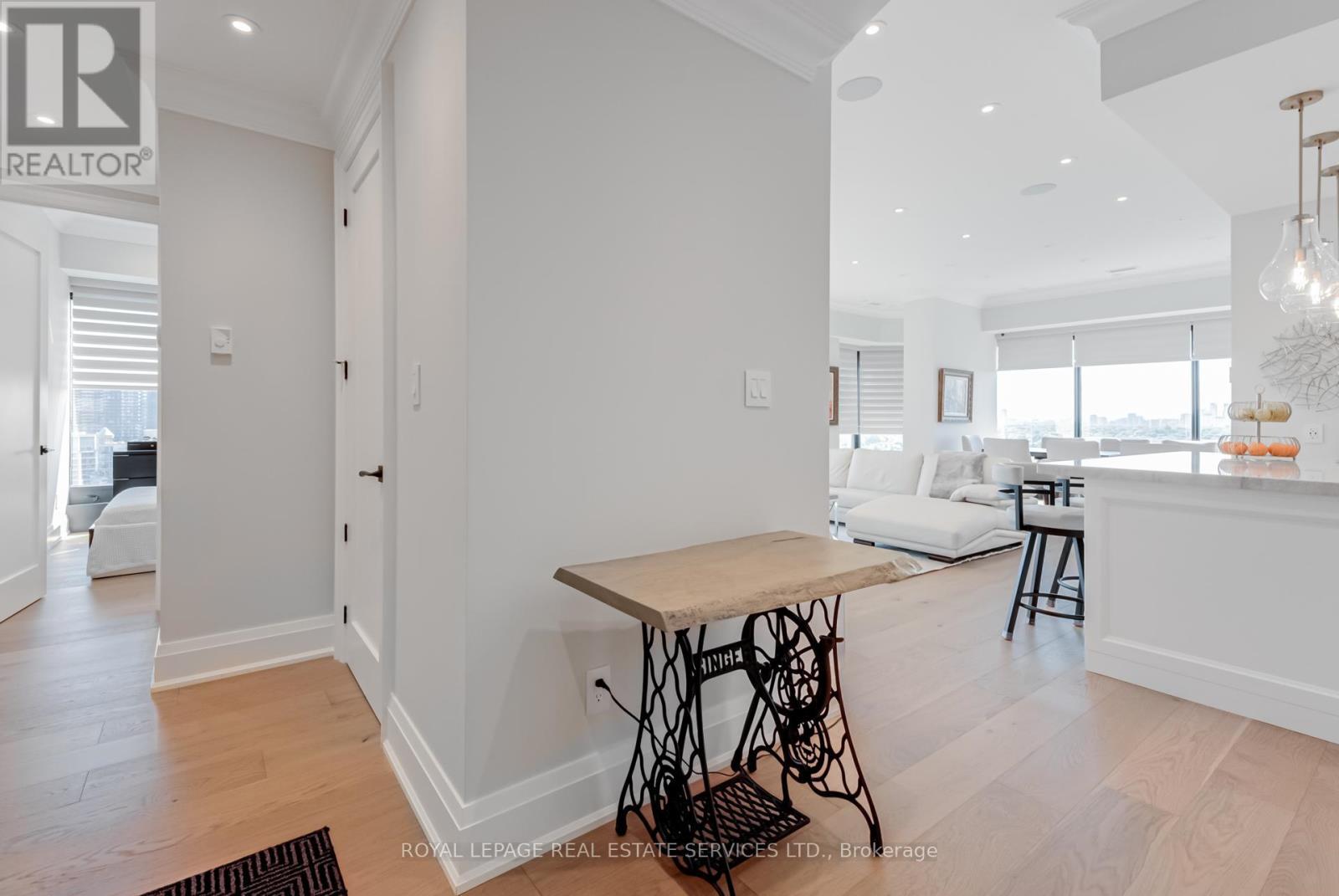 












2508 - 2045 LAKE SHORE BOULEVARD W

,
Toronto,




Ontario
M8V2Z6

