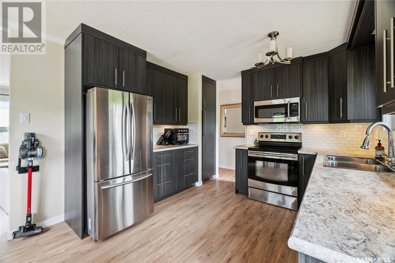 












461 13th STREET E

,
Regina Beach,




Saskatchewan
S0G4C0

