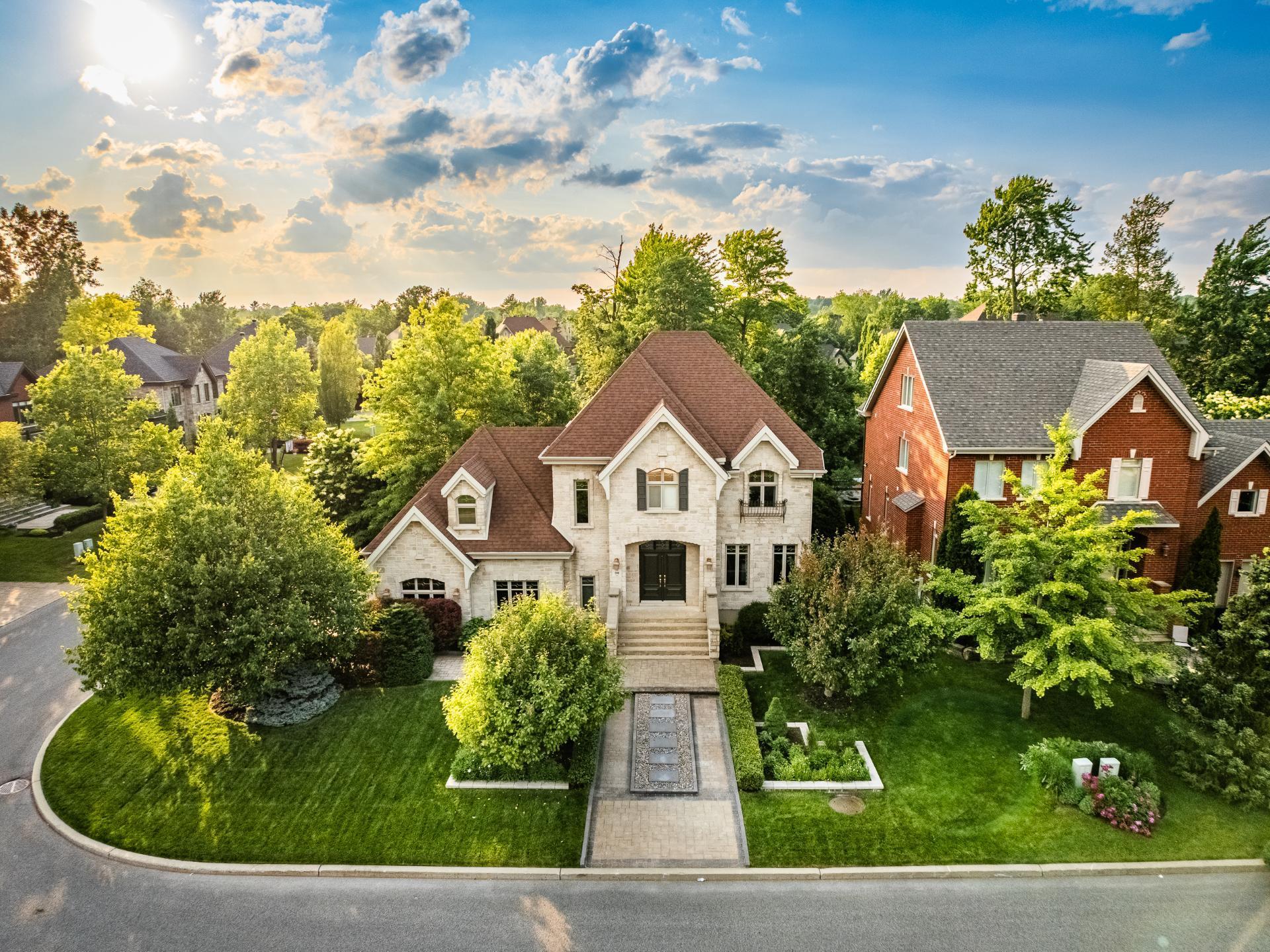 









200


Rue Jean-De Fonblanche

,
Carignan,




QC
J3L7A8

