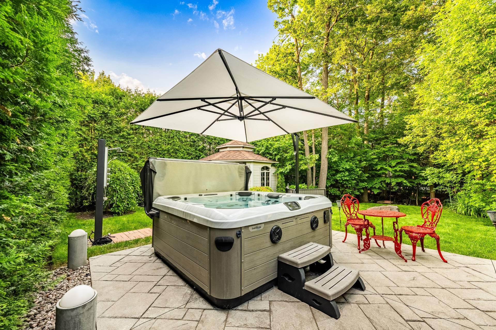 









200


Rue Jean-De Fonblanche

,
Carignan,




QC
J3L7A8

