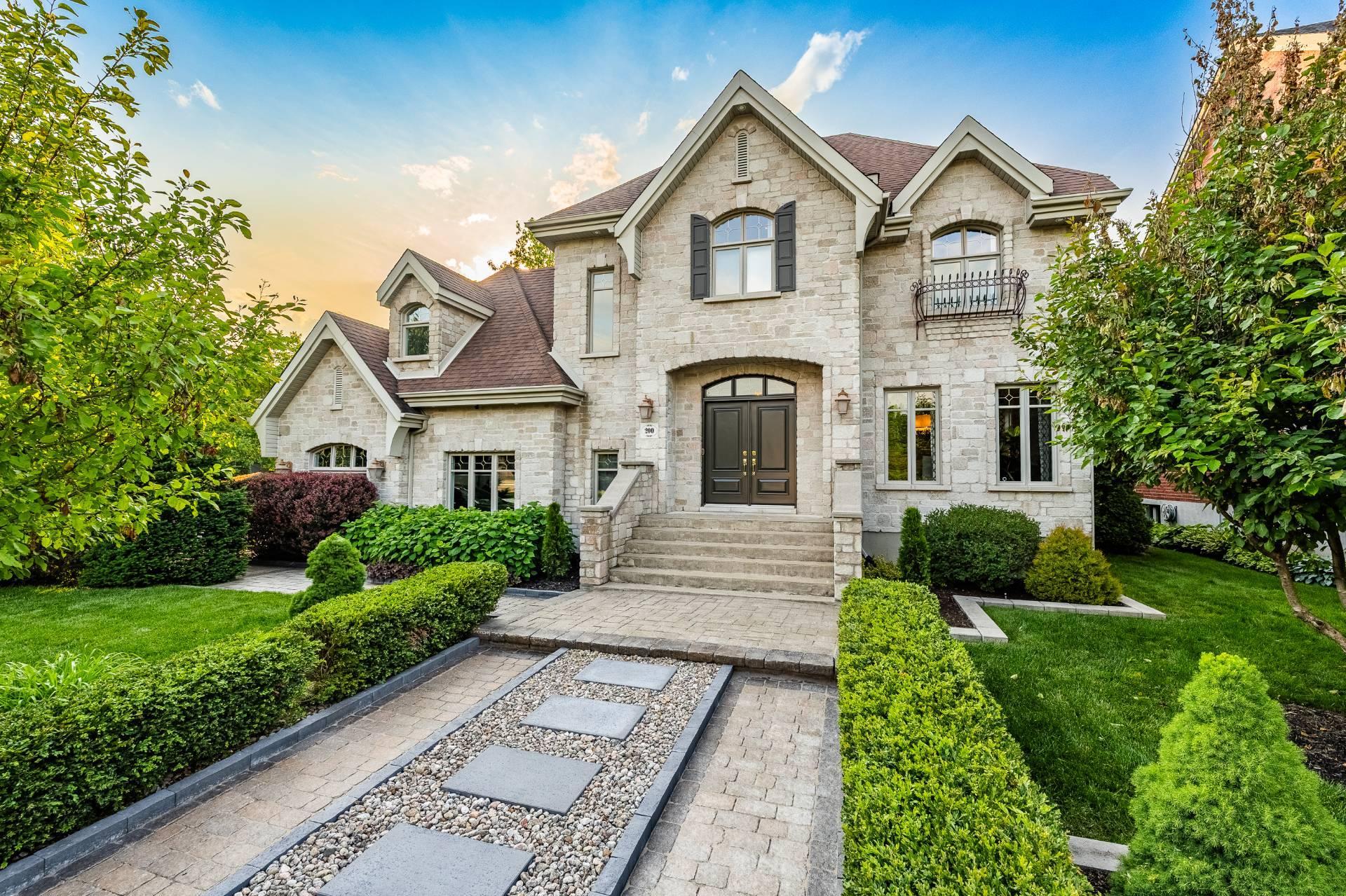 









200


Rue Jean-De Fonblanche

,
Carignan,




QC
J3L7A8

