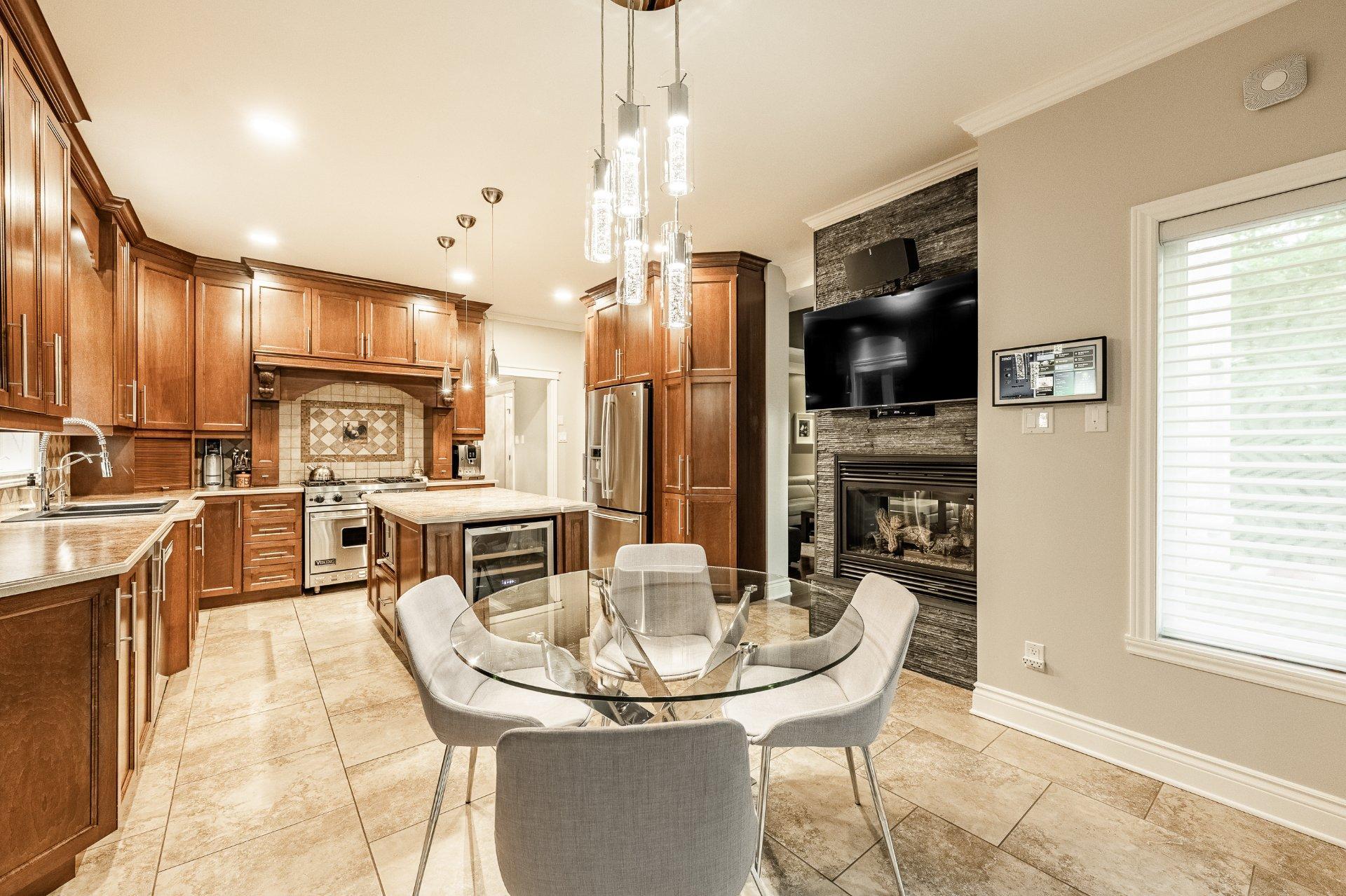 









200


Rue Jean-De Fonblanche

,
Carignan,




QC
J3L7A8

