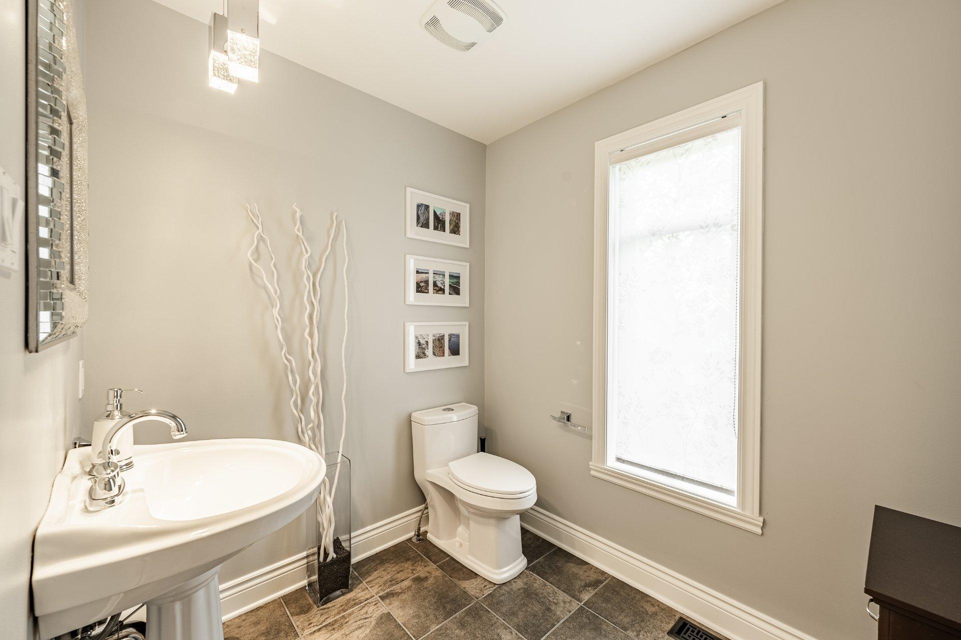 









200


Rue Jean-De Fonblanche

,
Carignan,




QC
J3L7A8

