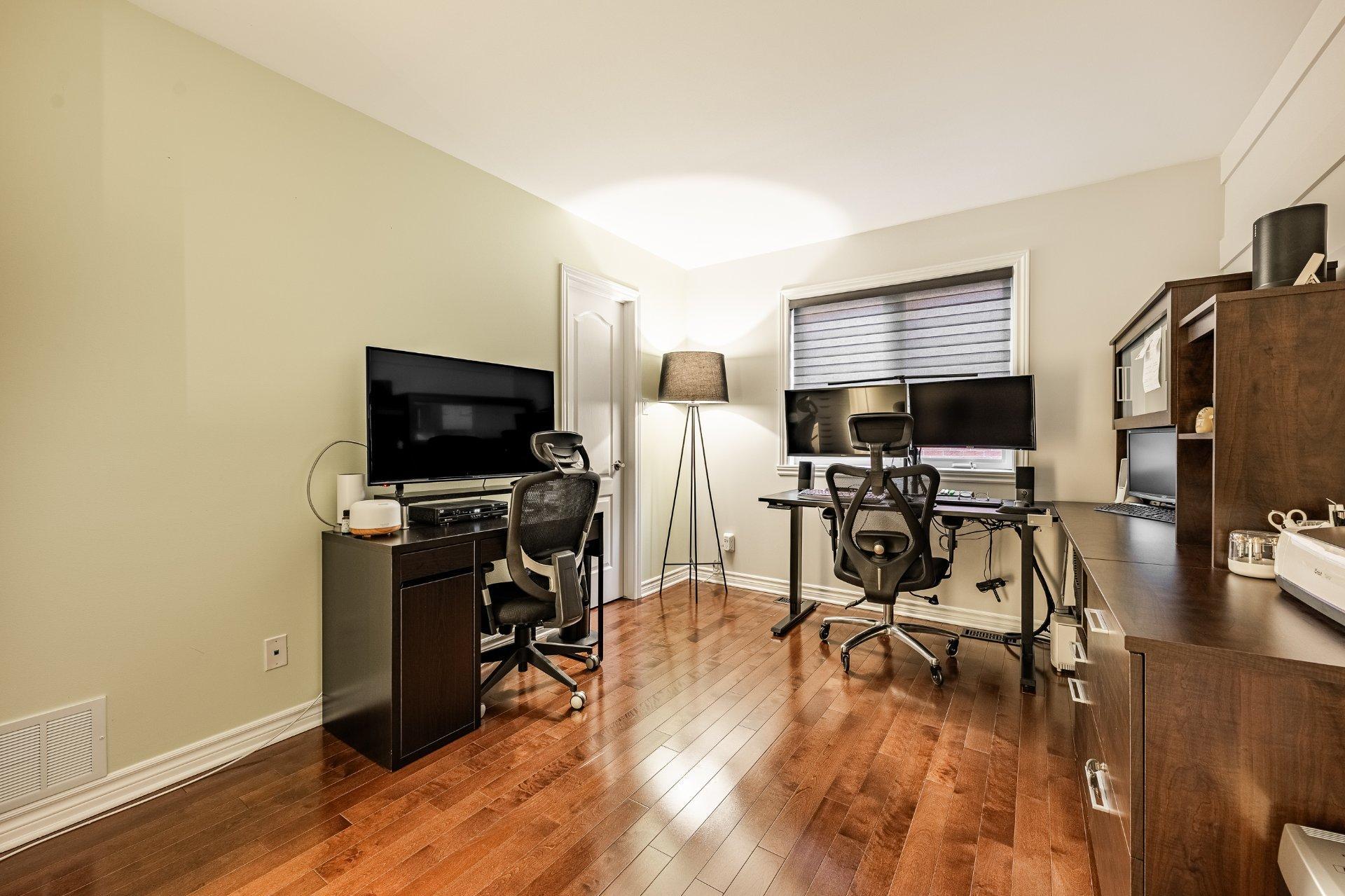 









200


Rue Jean-De Fonblanche

,
Carignan,




QC
J3L7A8

