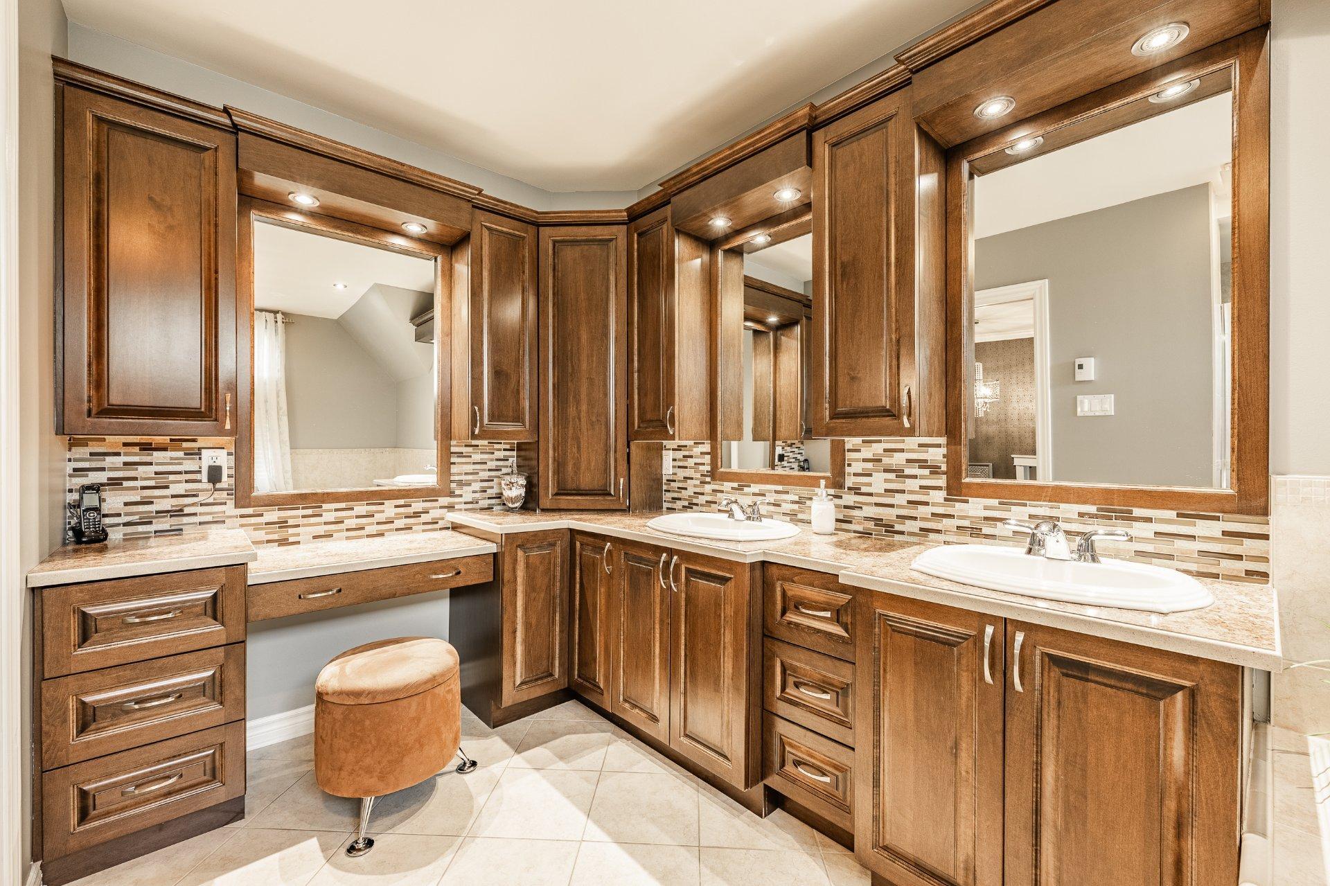 









200


Rue Jean-De Fonblanche

,
Carignan,




QC
J3L7A8

