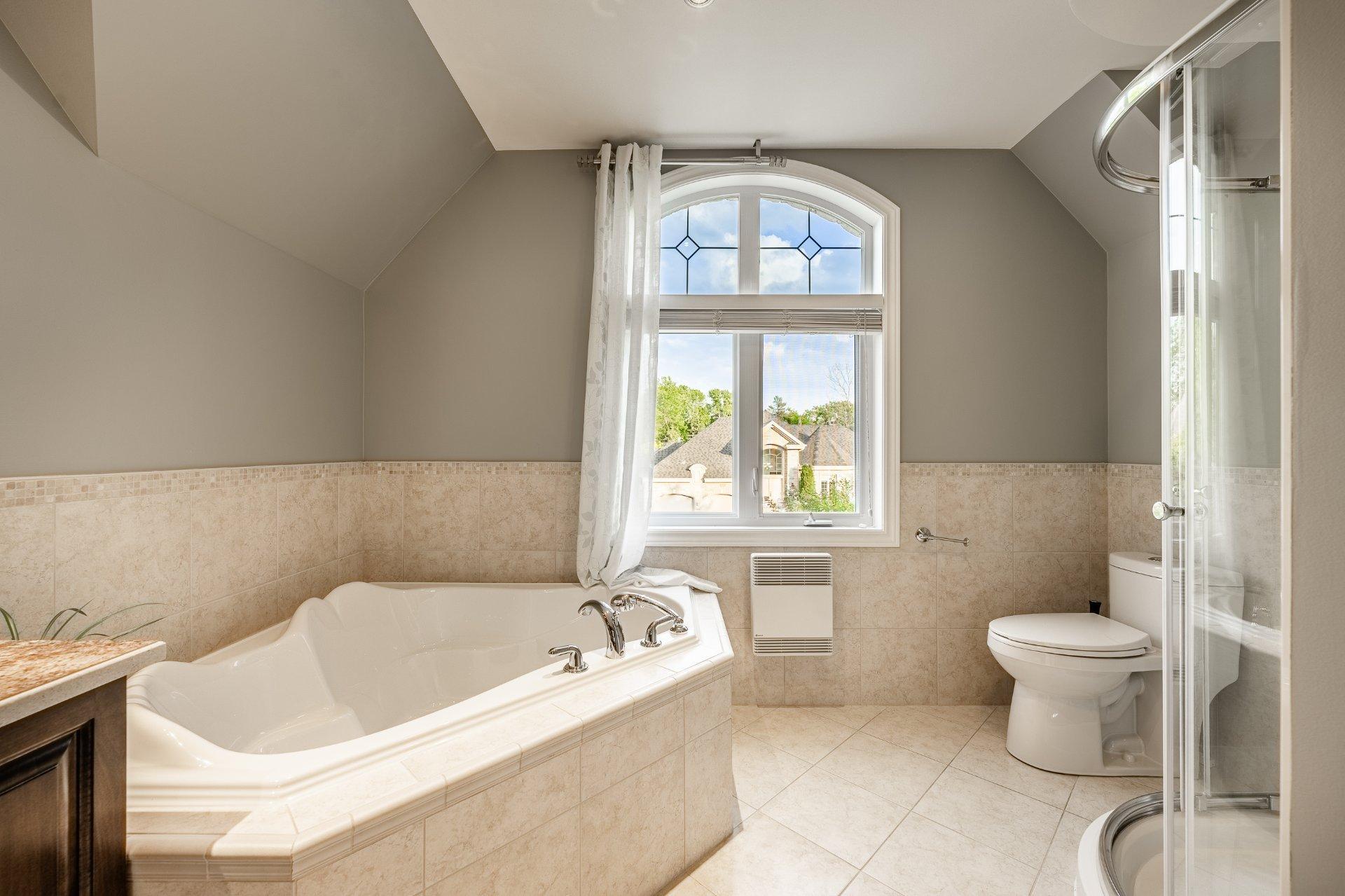 









200


Rue Jean-De Fonblanche

,
Carignan,




QC
J3L7A8

