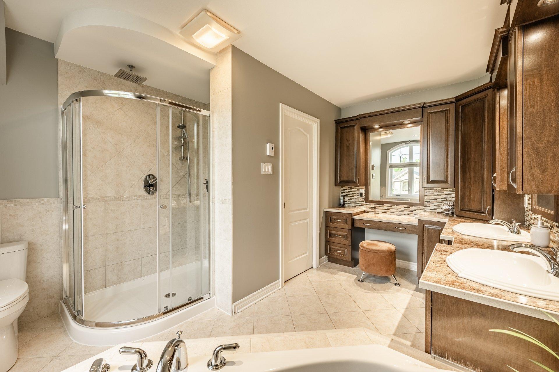 









200


Rue Jean-De Fonblanche

,
Carignan,




QC
J3L7A8

