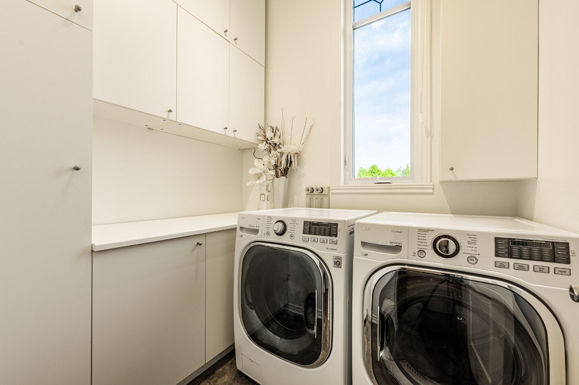 









200


Rue Jean-De Fonblanche

,
Carignan,




QC
J3L7A8


