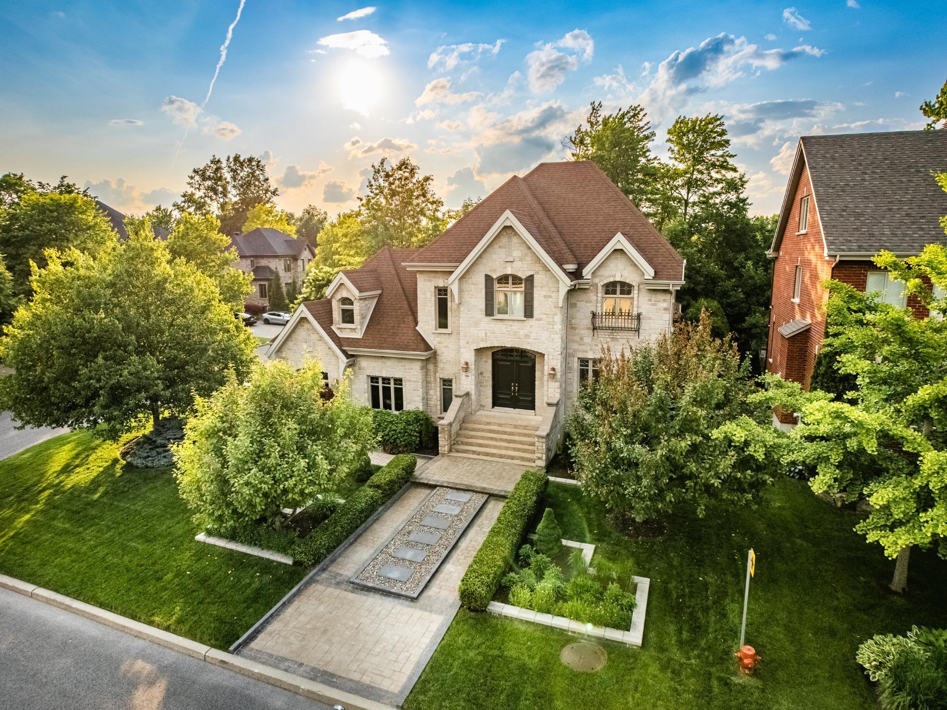 









200


Rue Jean-De Fonblanche

,
Carignan,




QC
J3L7A8

