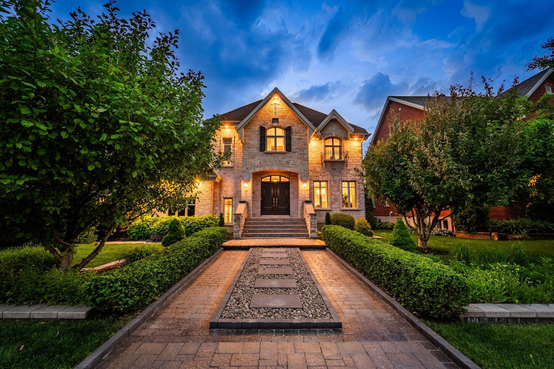 









200


Rue Jean-De Fonblanche

,
Carignan,




QC
J3L7A8

