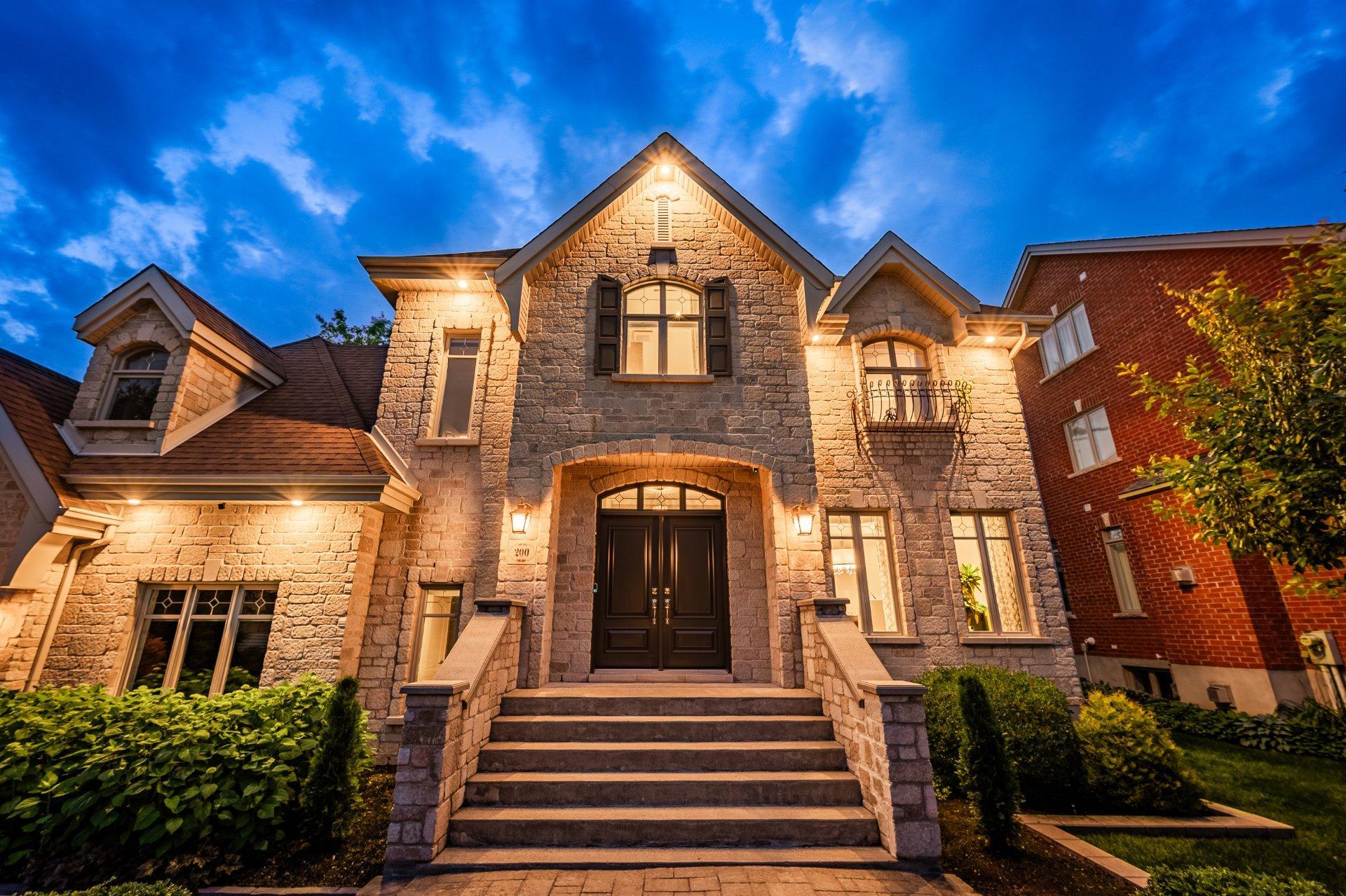 









200


Rue Jean-De Fonblanche

,
Carignan,




QC
J3L7A8

