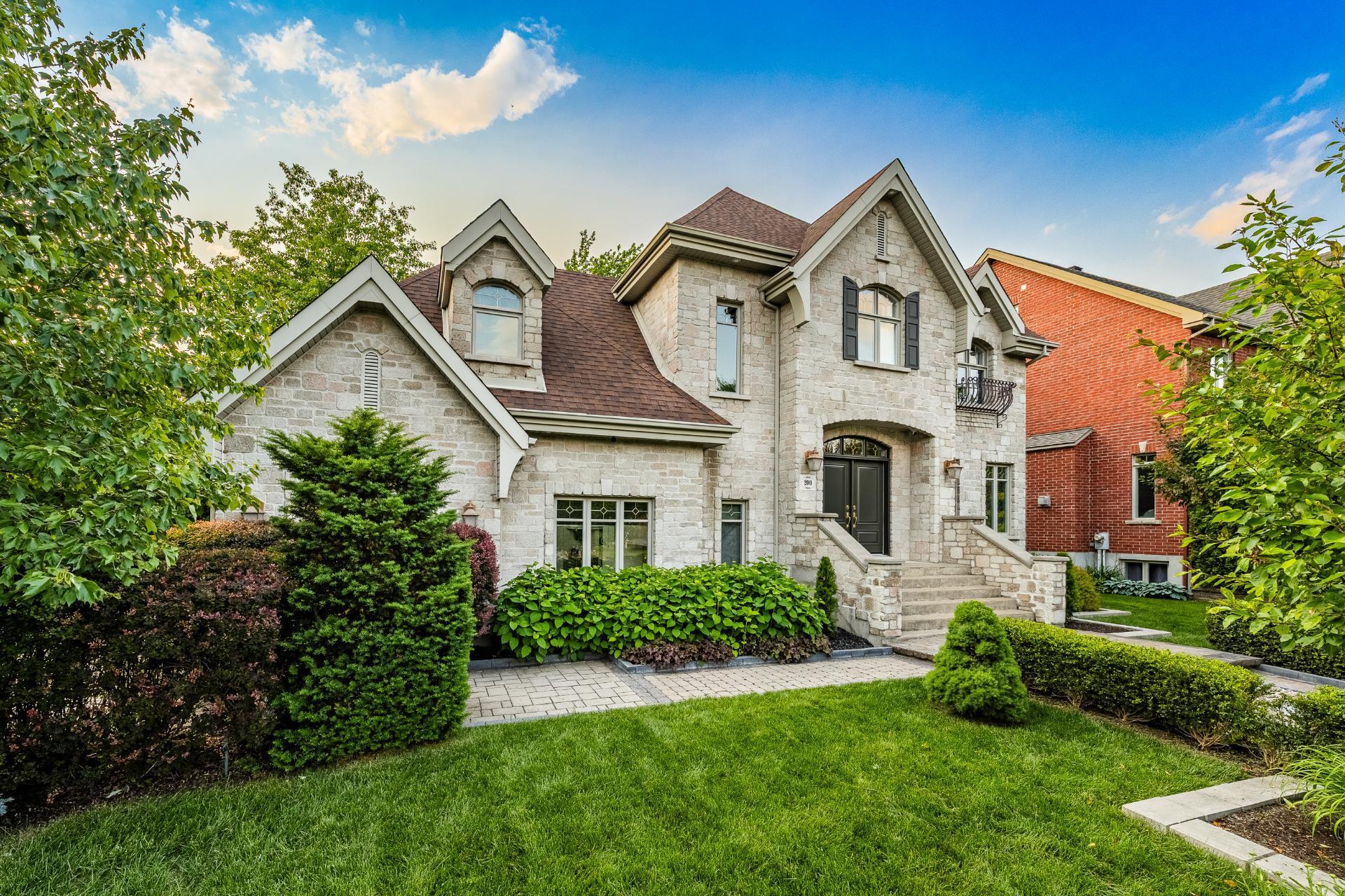 









200


Rue Jean-De Fonblanche

,
Carignan,




QC
J3L7A8

