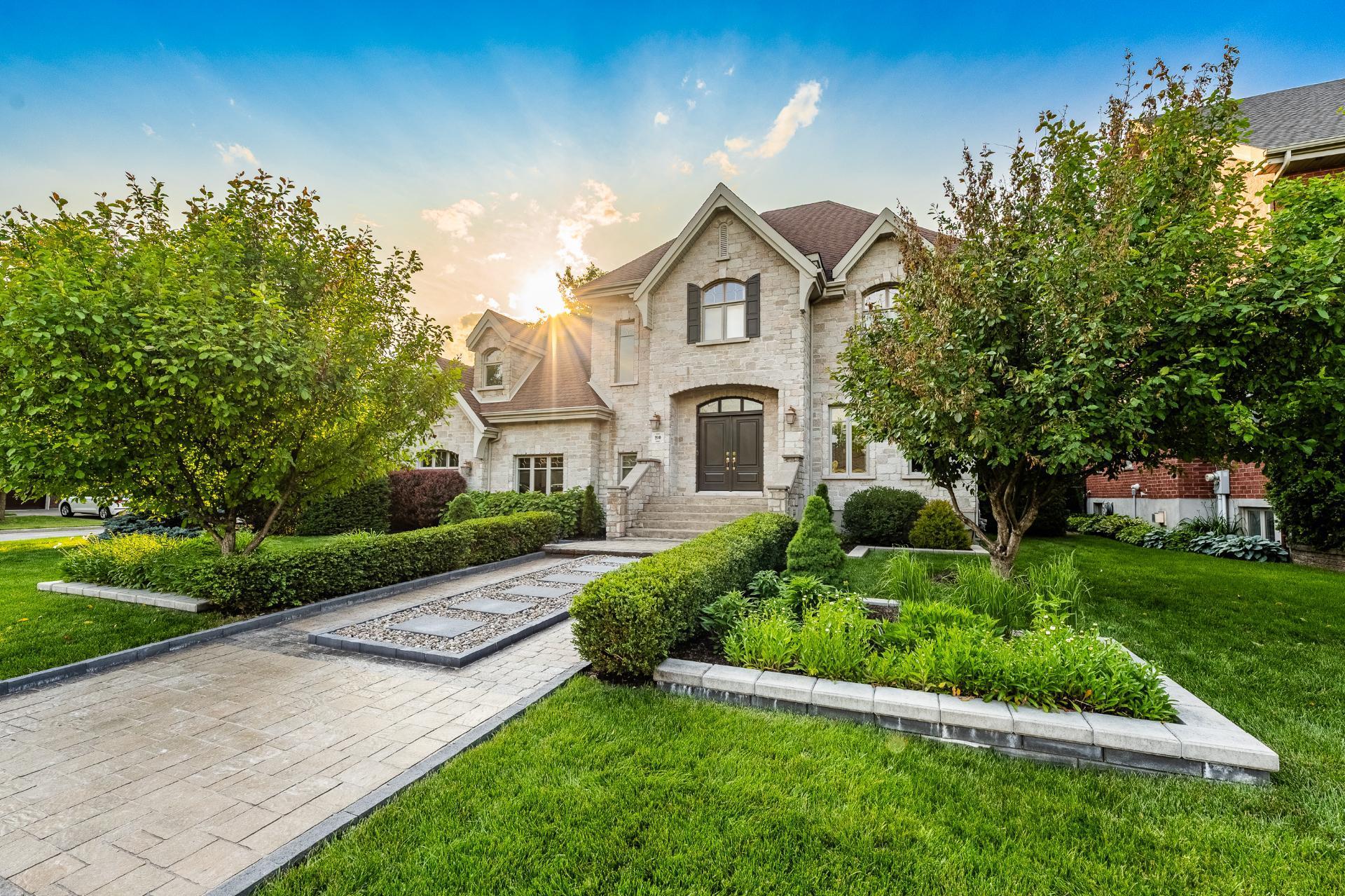 









200


Rue Jean-De Fonblanche

,
Carignan,




QC
J3L7A8

