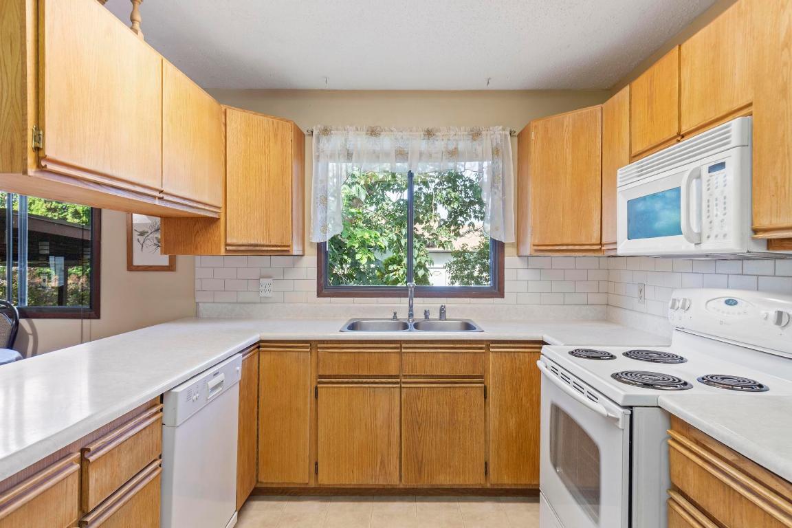 









540


Gramiak

Road,
Kelowna,




BC
V1X 1K5

