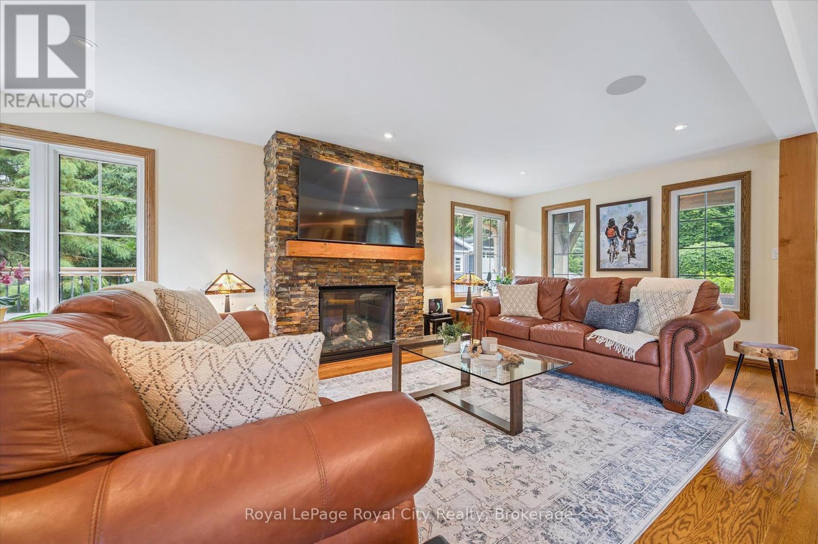 












7242 4 SIDE ROAD

,
Centre Wellington,




Ontario
N0B1B0

