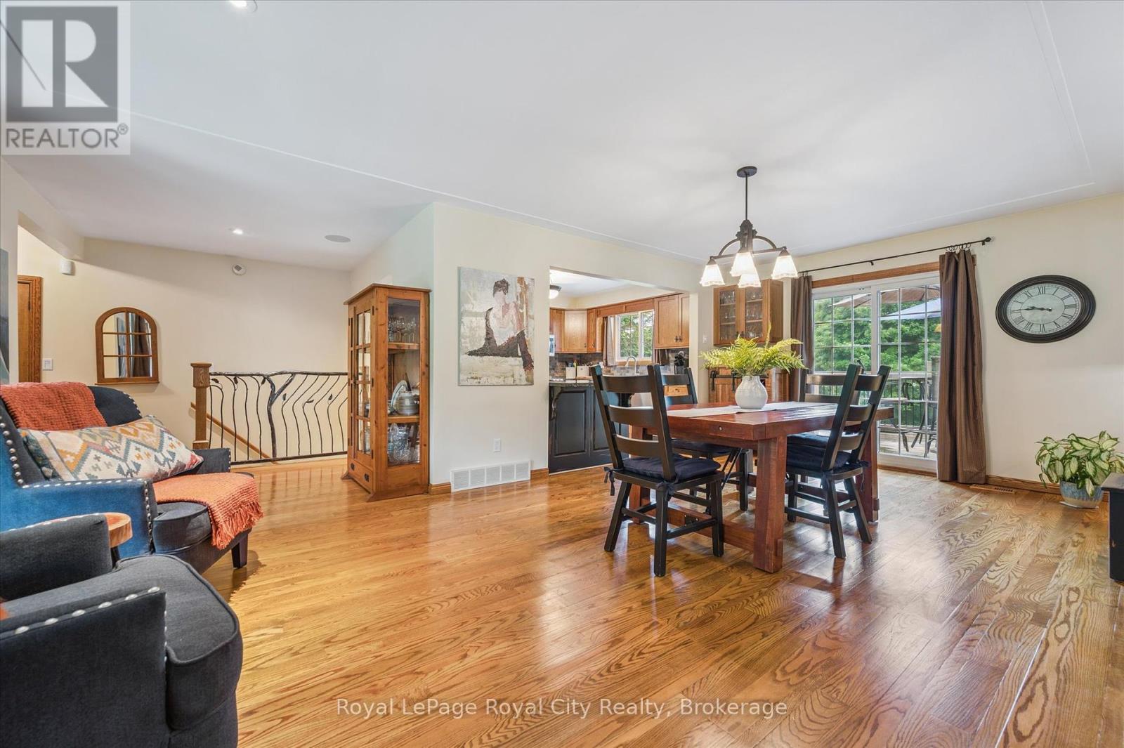 












7242 4 SIDE ROAD

,
Centre Wellington,




Ontario
N0B1B0

