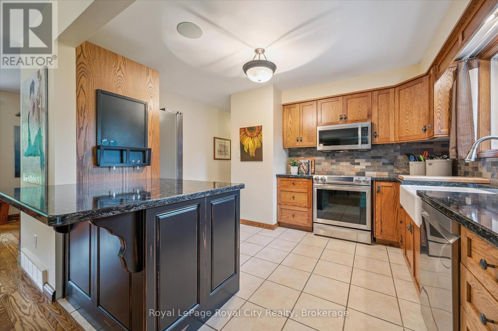 












7242 4 SIDE ROAD

,
Centre Wellington,




Ontario
N0B1B0

