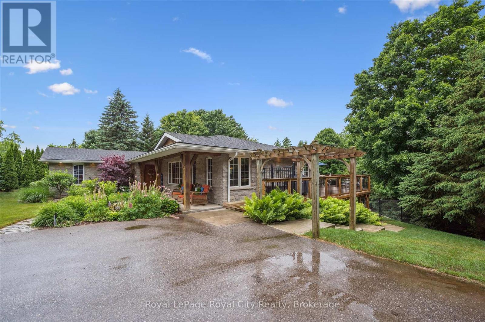 












7242 4 SIDE ROAD

,
Centre Wellington,




Ontario
N0B1B0


