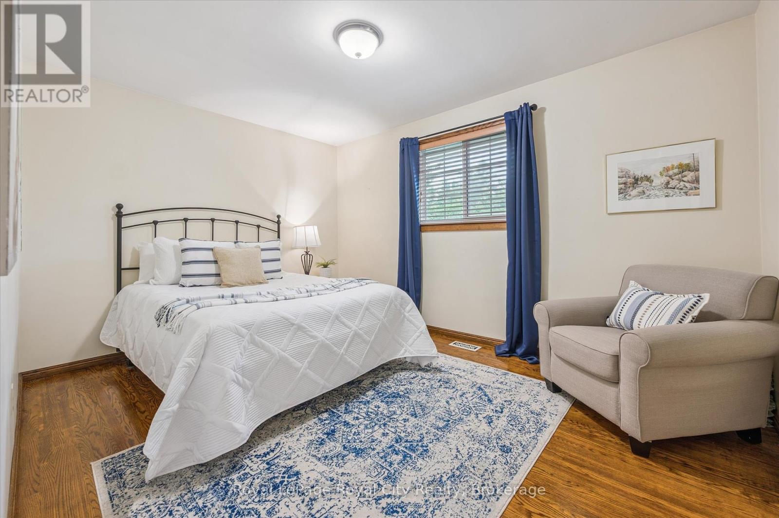 












7242 4 SIDE ROAD

,
Centre Wellington,




Ontario
N0B1B0

