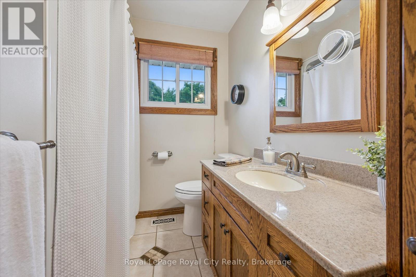 












7242 4 SIDE ROAD

,
Centre Wellington,




Ontario
N0B1B0

