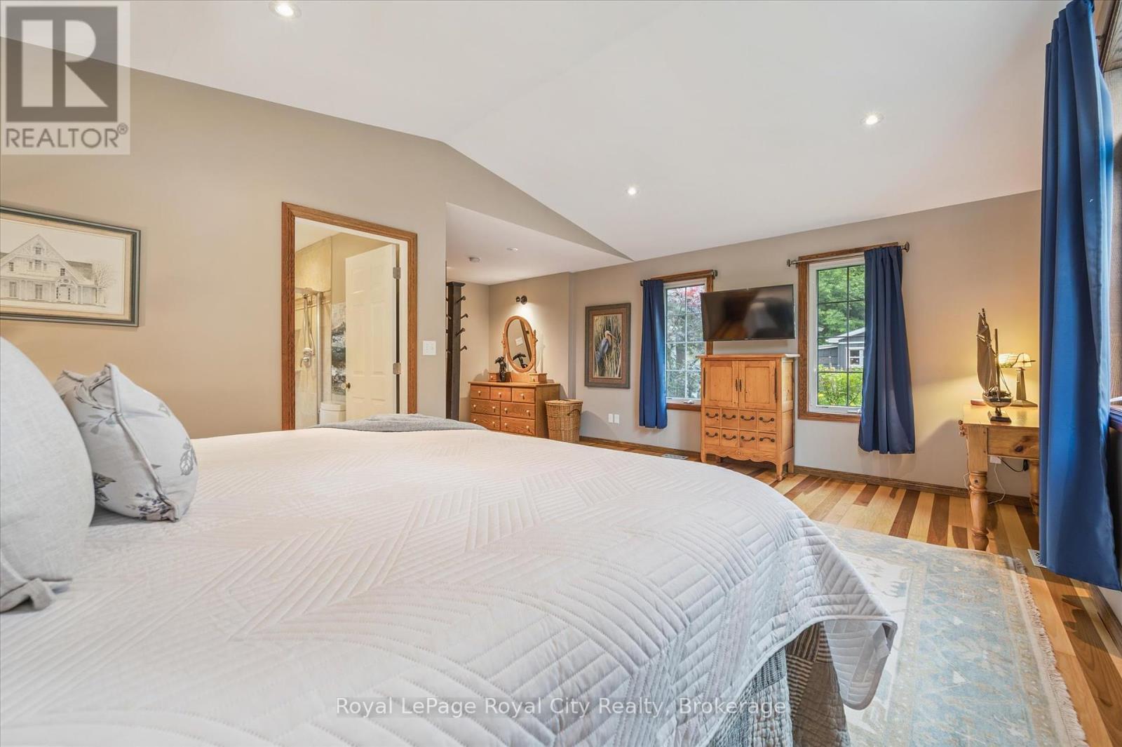












7242 4 SIDE ROAD

,
Centre Wellington,




Ontario
N0B1B0

