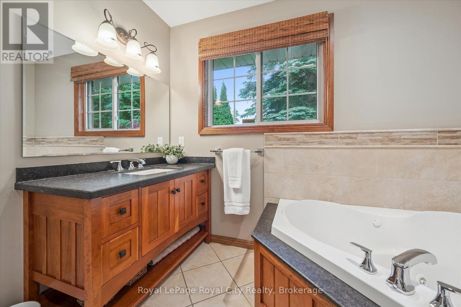 












7242 4 SIDE ROAD

,
Centre Wellington,




Ontario
N0B1B0

