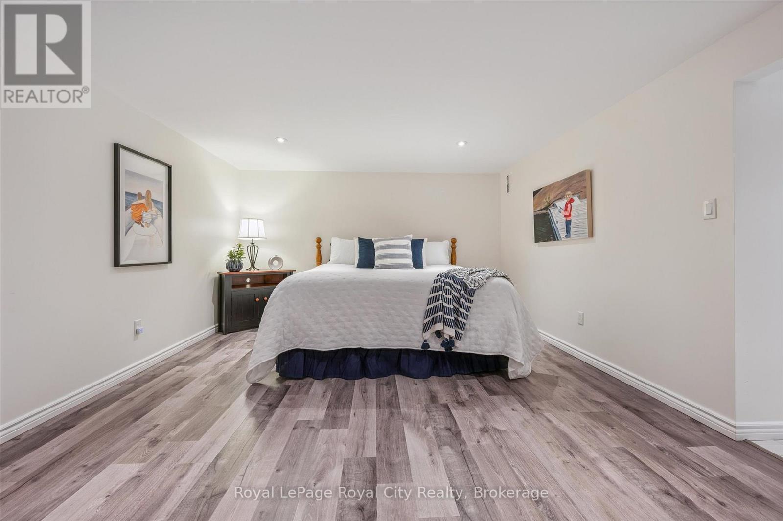 












7242 4 SIDE ROAD

,
Centre Wellington,




Ontario
N0B1B0

