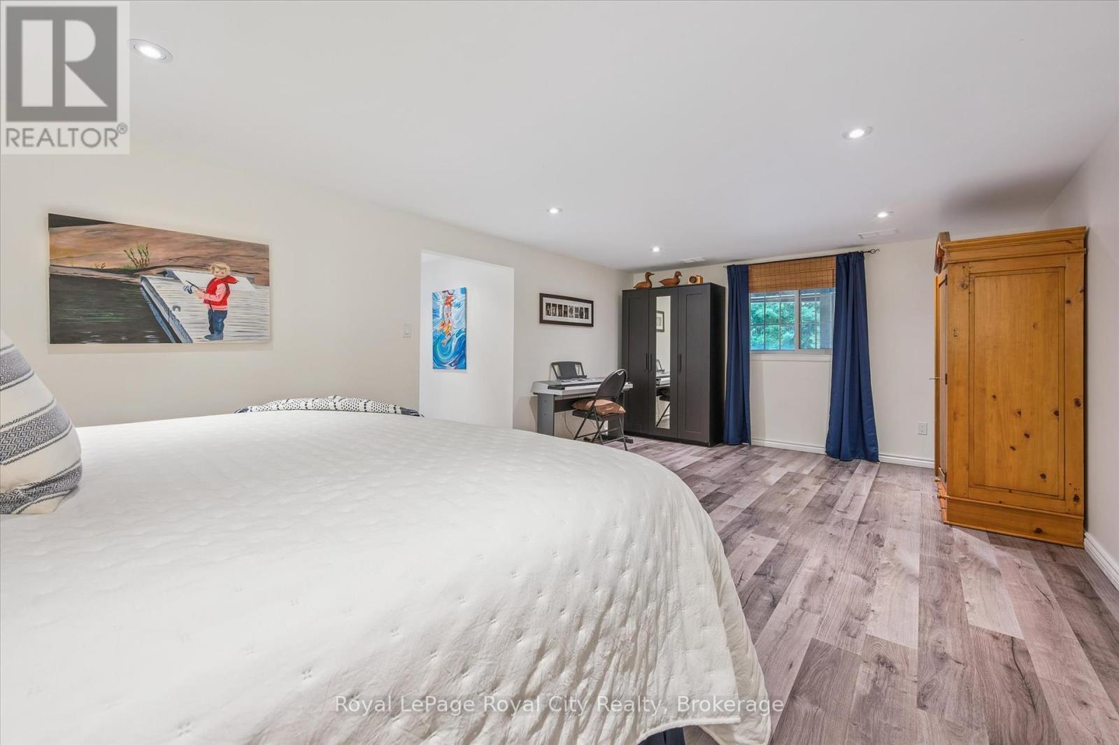 












7242 4 SIDE ROAD

,
Centre Wellington,




Ontario
N0B1B0

