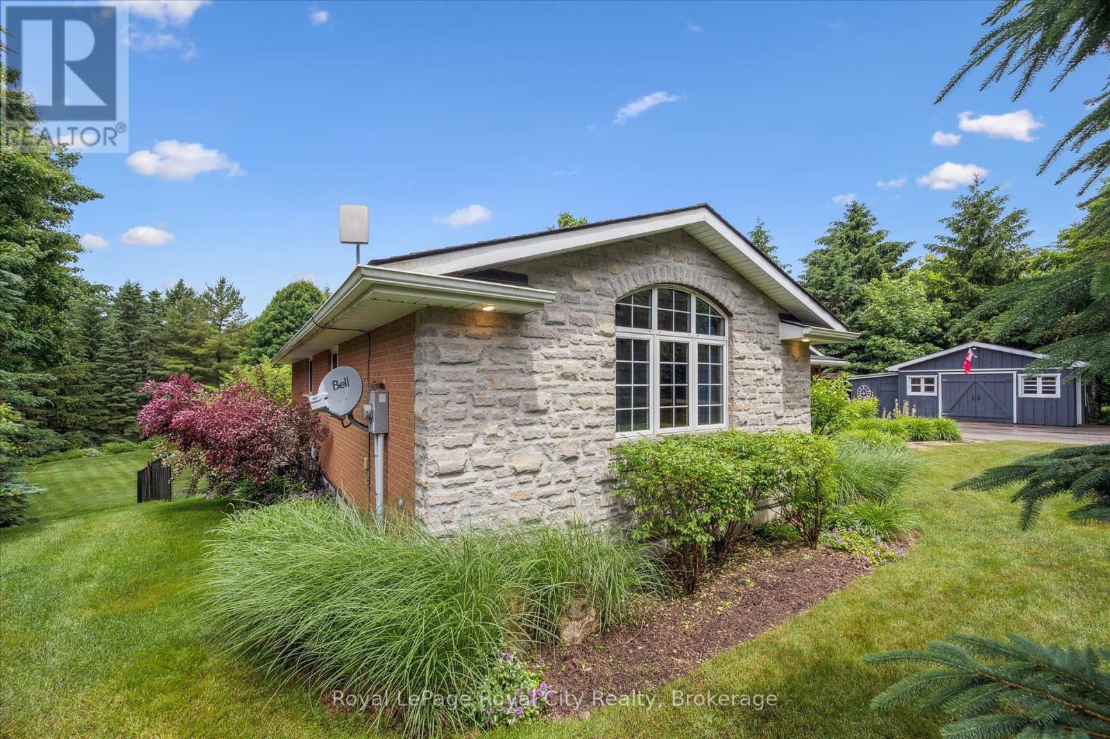 












7242 4 SIDE ROAD

,
Centre Wellington,




Ontario
N0B1B0

