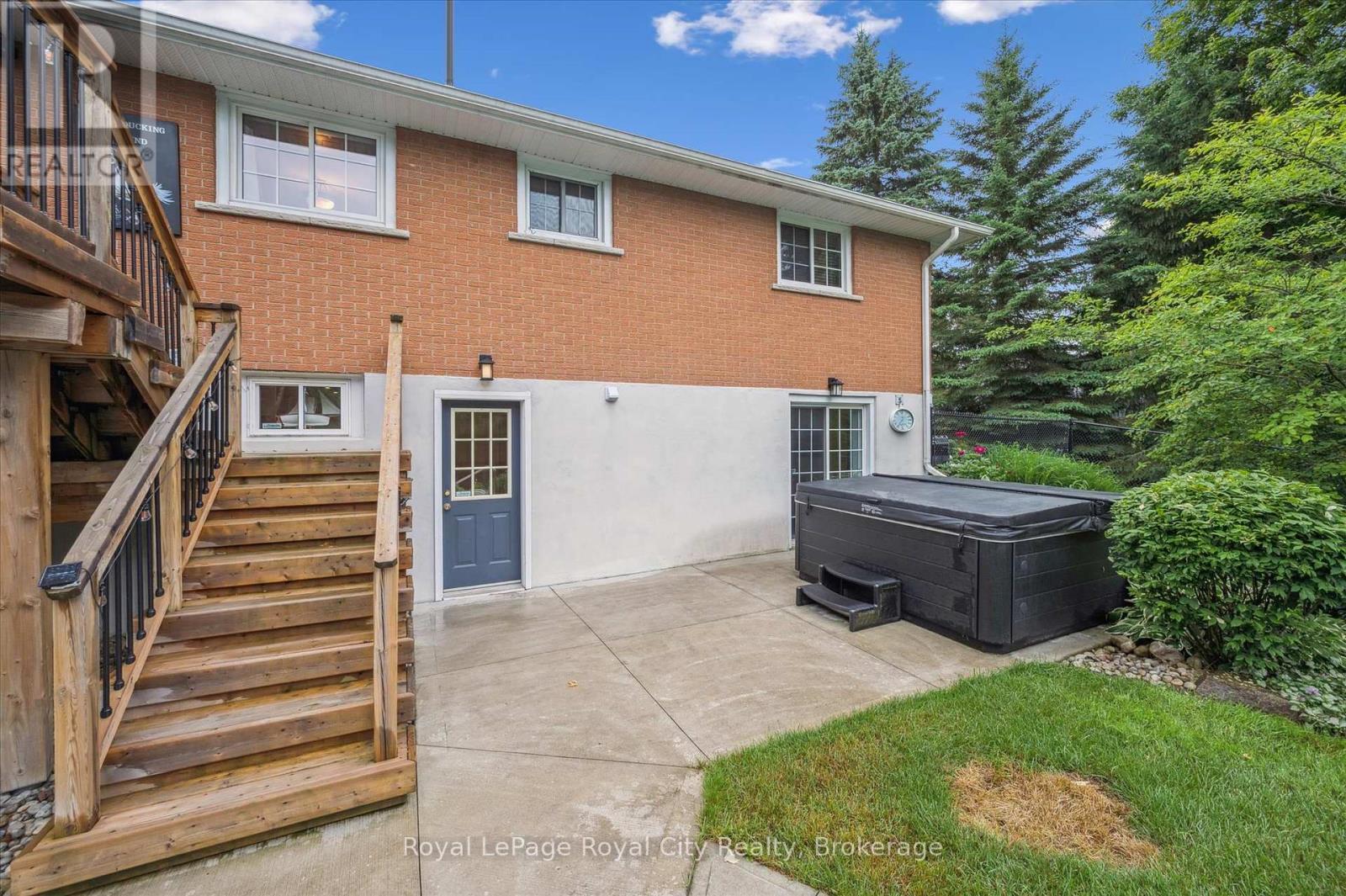 












7242 4 SIDE ROAD

,
Centre Wellington,




Ontario
N0B1B0

