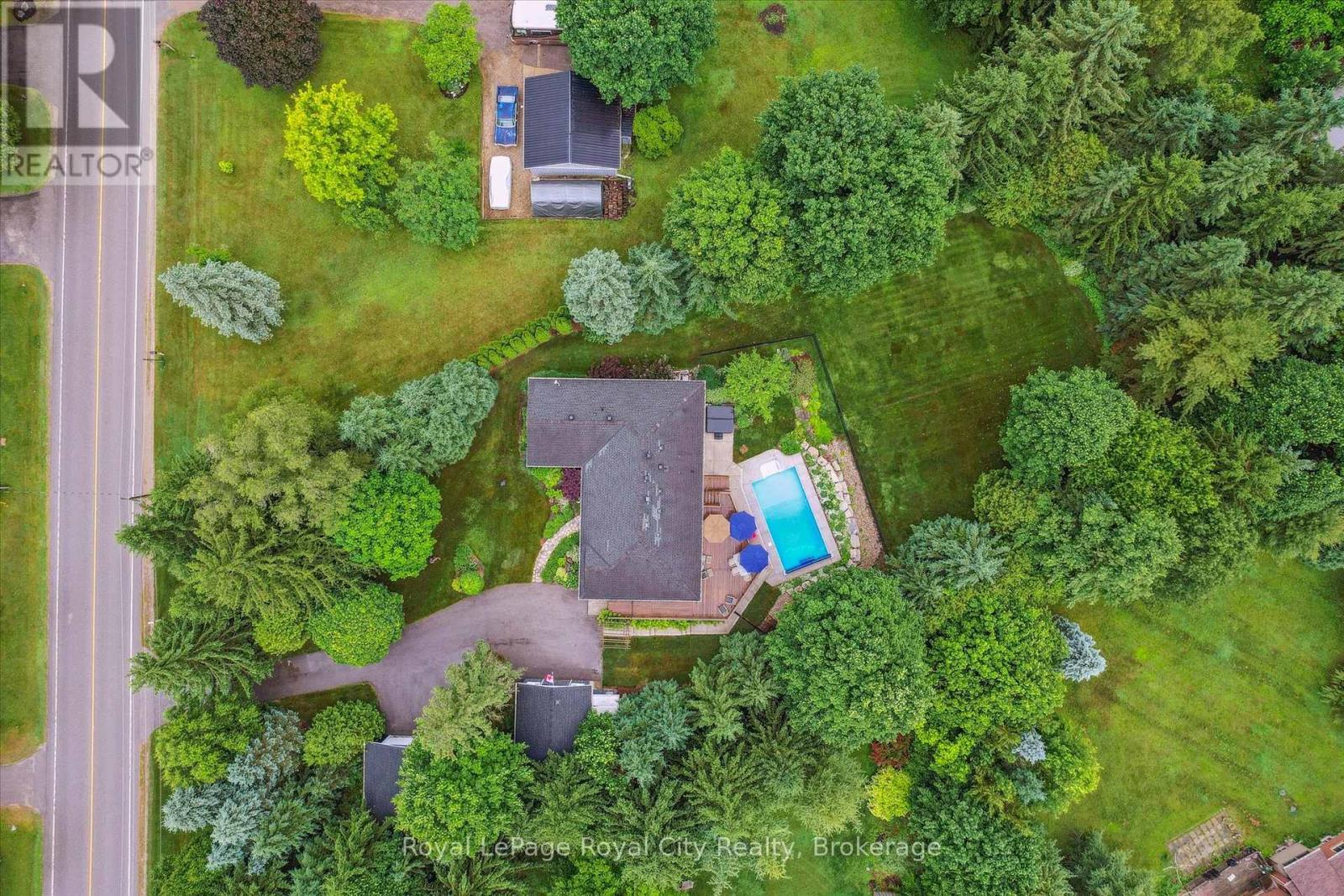 












7242 4 SIDE ROAD

,
Centre Wellington,




Ontario
N0B1B0

