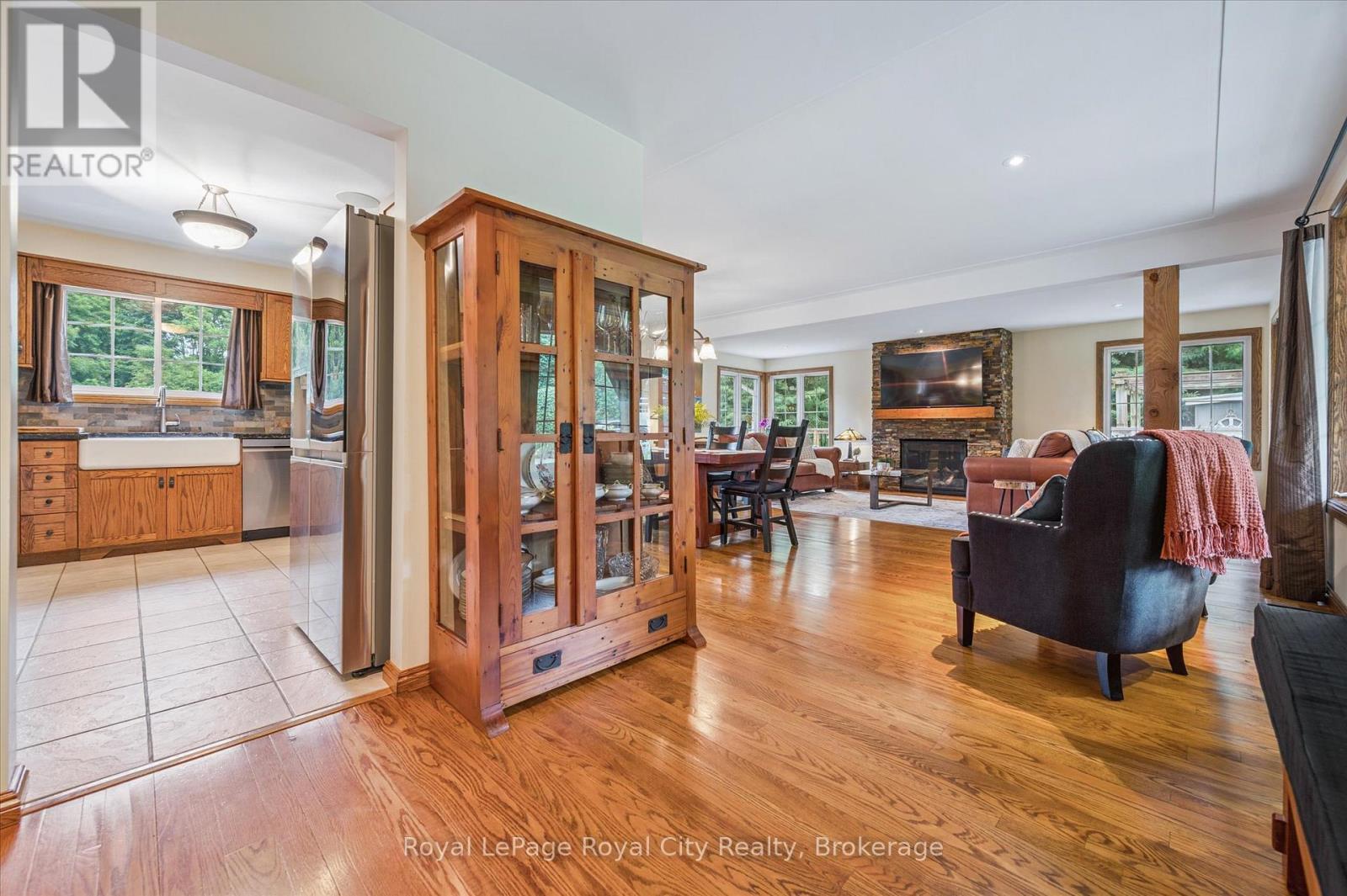












7242 4 SIDE ROAD

,
Centre Wellington,




Ontario
N0B1B0

