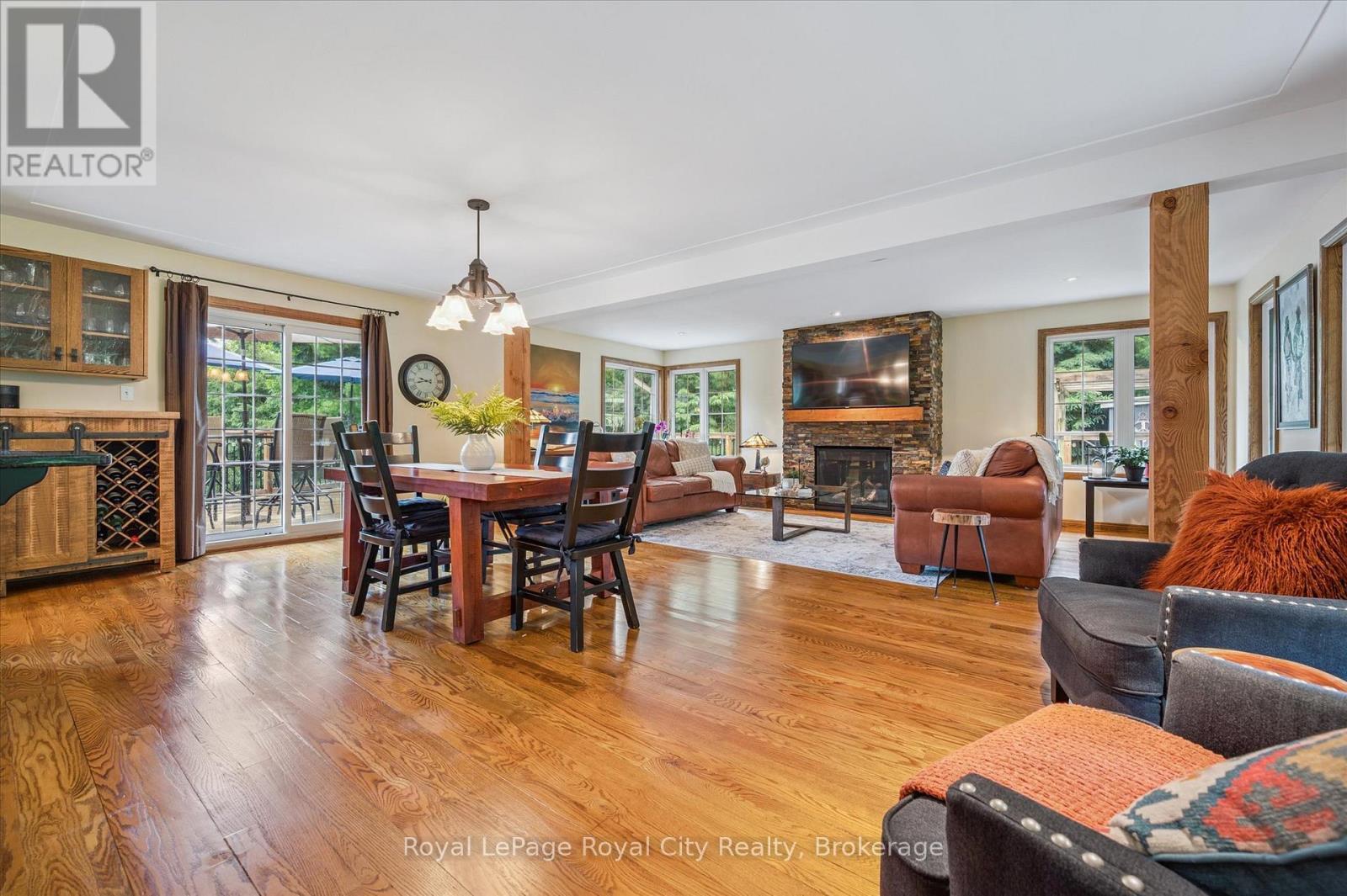 












7242 4 SIDE ROAD

,
Centre Wellington,




Ontario
N0B1B0

