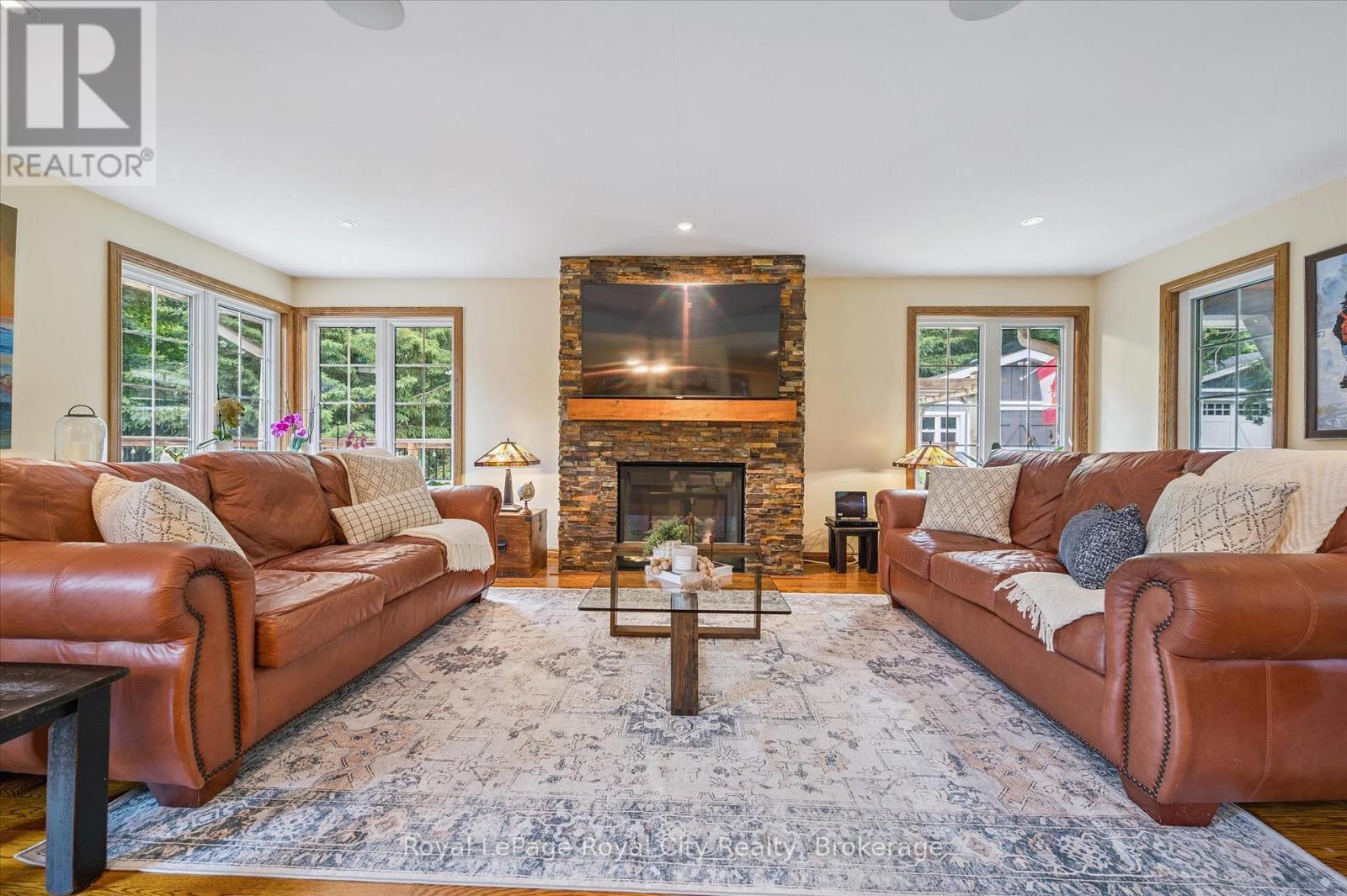 












7242 4 SIDE ROAD

,
Centre Wellington,




Ontario
N0B1B0

