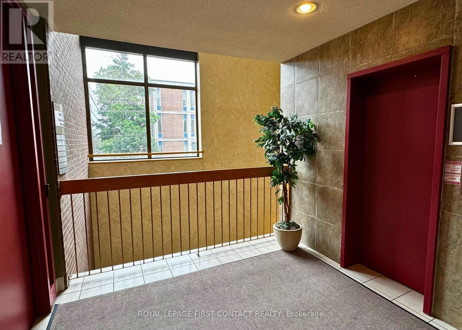 












135 BAYFIELD STREET

,
Barrie,




Ontario
L4M3B3

