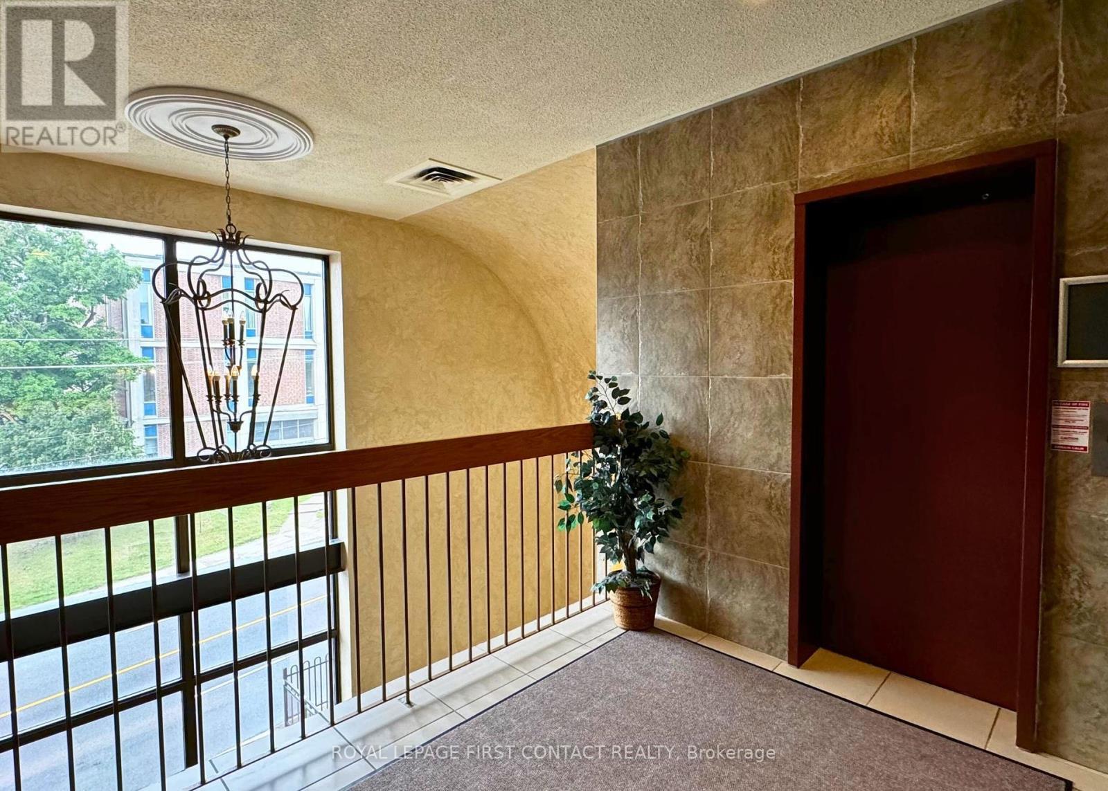 












135 BAYFIELD STREET

,
Barrie,




Ontario
L4M3B3

