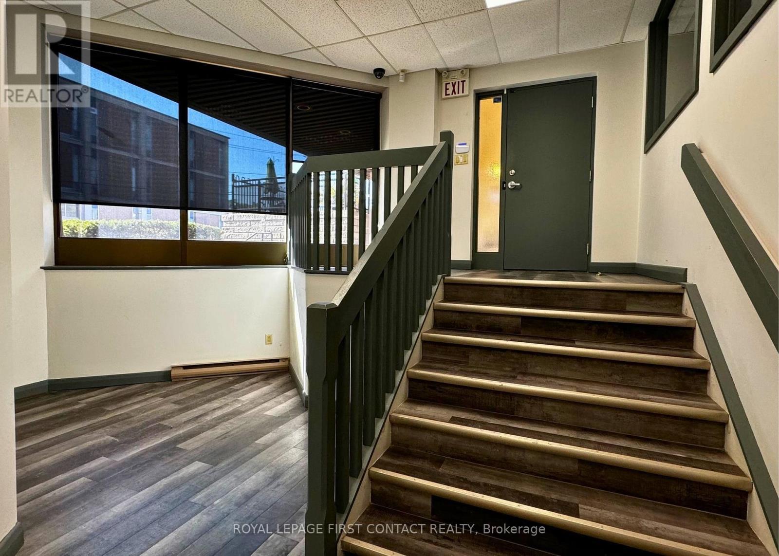 












102 - 135 BAYFIELD STREET

,
Barrie,




Ontario
L4M3B3

