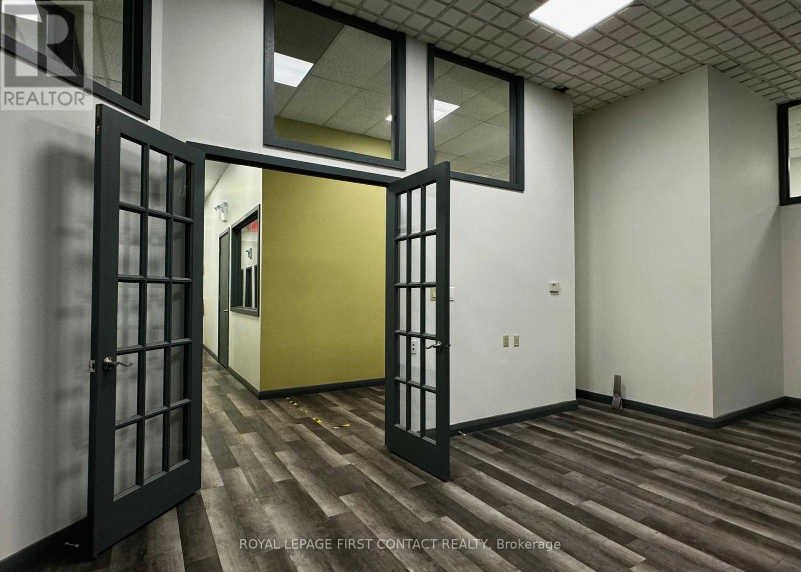 












102 - 135 BAYFIELD STREET

,
Barrie,




Ontario
L4M3B3

