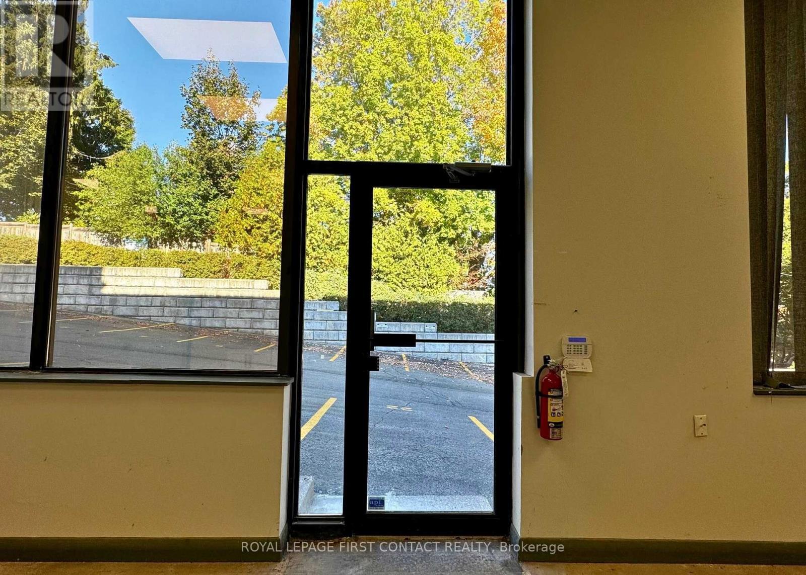 












102 - 135 BAYFIELD STREET

,
Barrie,




Ontario
L4M3B3

