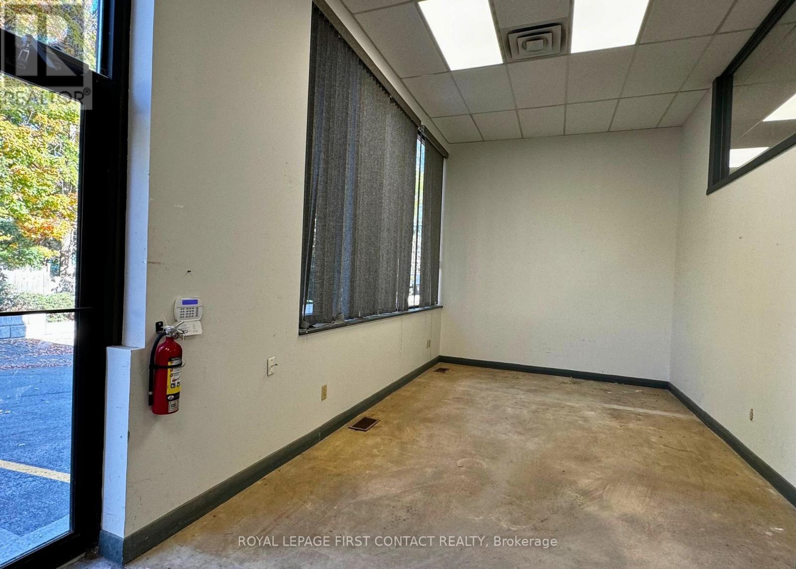 












102 - 135 BAYFIELD STREET

,
Barrie,




Ontario
L4M3B3

