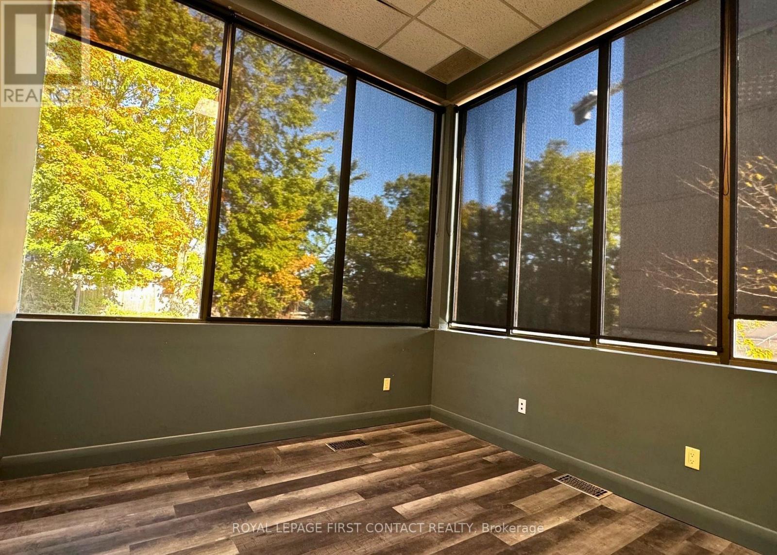 












102 - 135 BAYFIELD STREET

,
Barrie,




Ontario
L4M3B3

